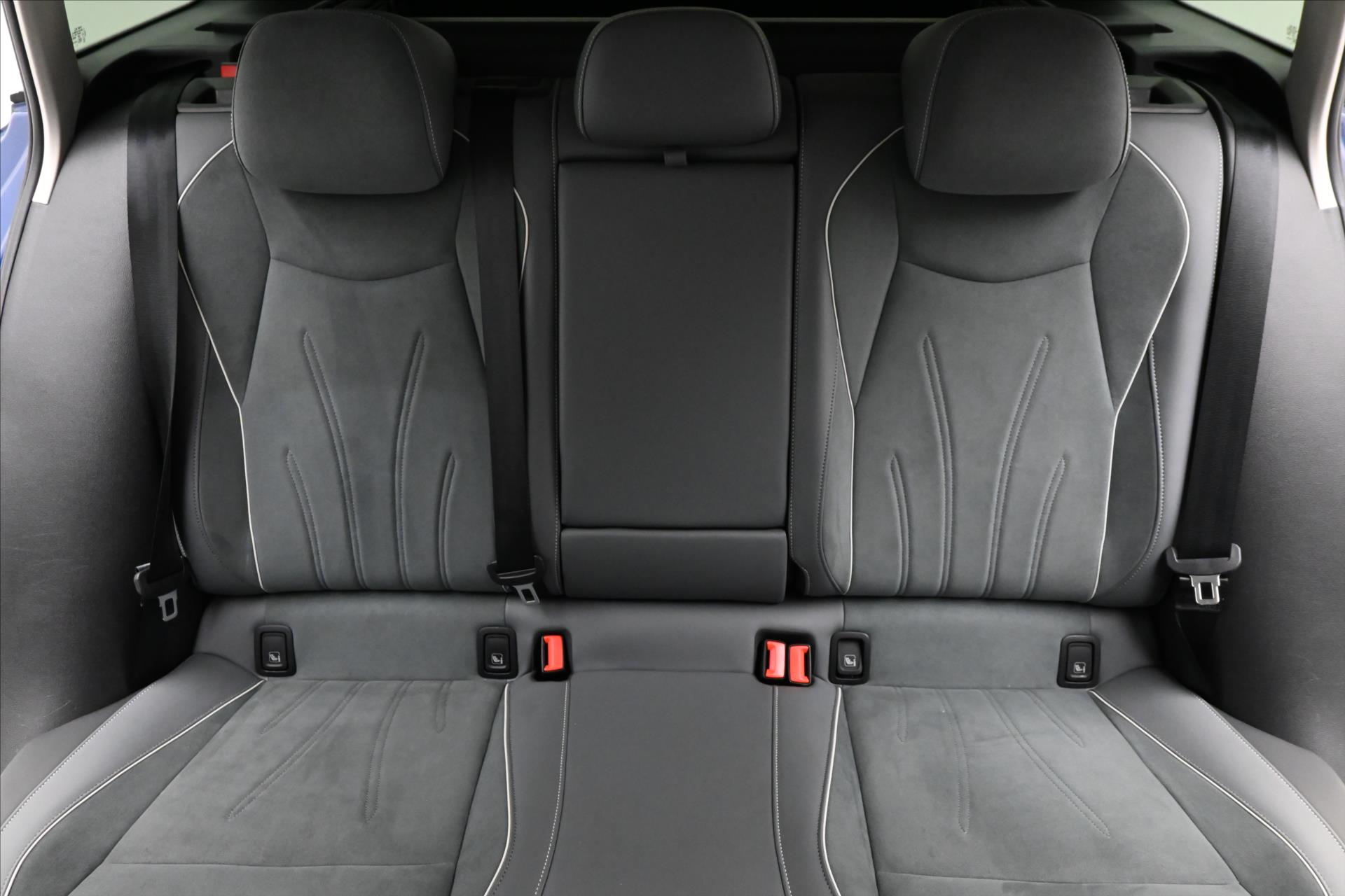 Hlavní fotografie vozu Volkswagen Passat 2,0 TDI 110 kW DSG Business Záruka až 5 let (29)