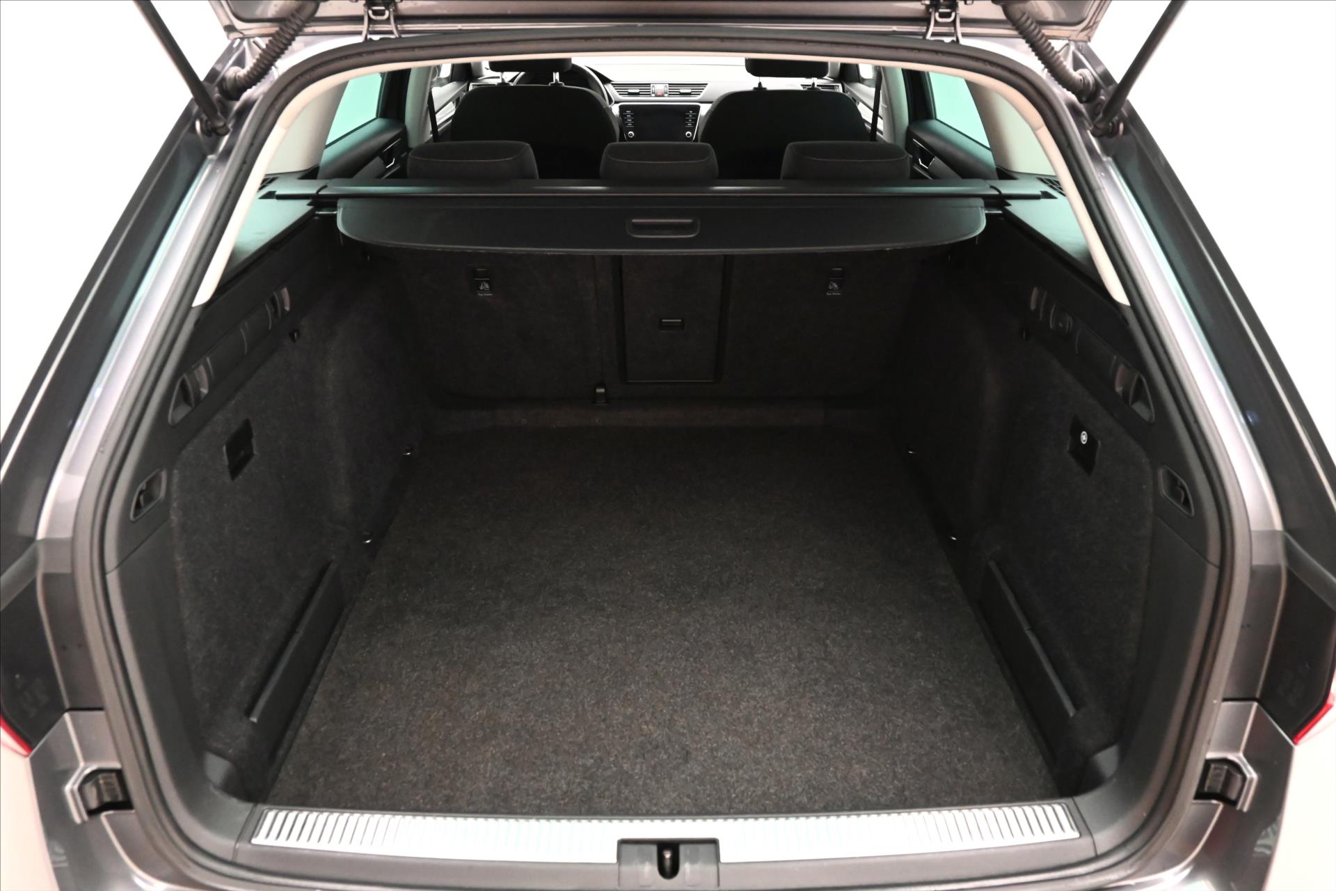 Hlavní fotografie vozu Škoda Superb 2,0 TDI 110kW DSG NAVIGACE Záruka až 5 let (10)