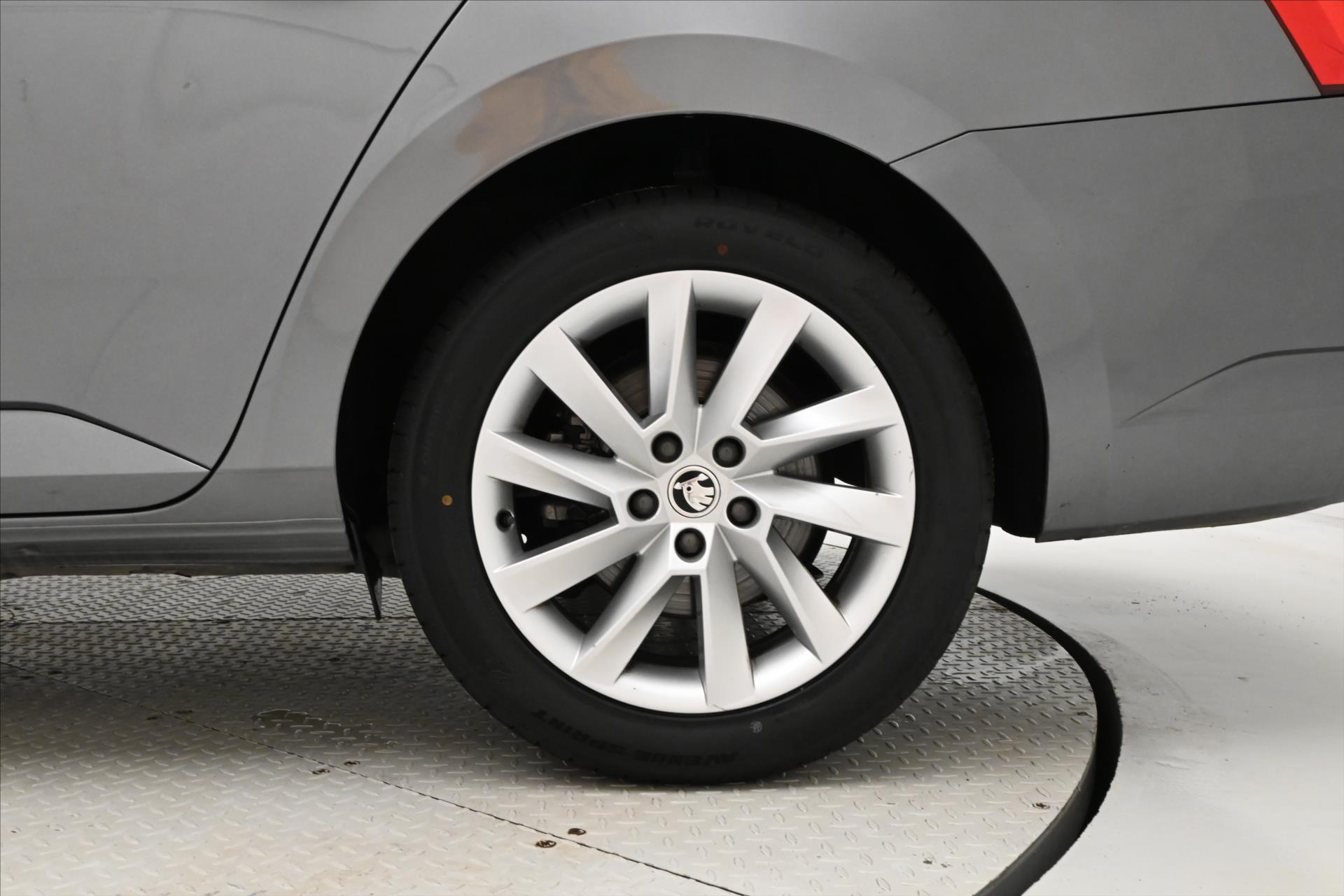 Hlavní fotografie vozu Škoda Superb 2,0 TDI 110kW DSG NAVIGACE Záruka až 5 let (30)