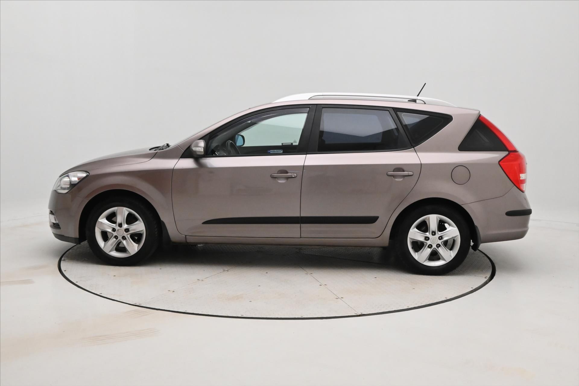 Hlavní fotografie vozu Kia Ceed 1,6 CVVT 92kW TAŽNÉ (8)