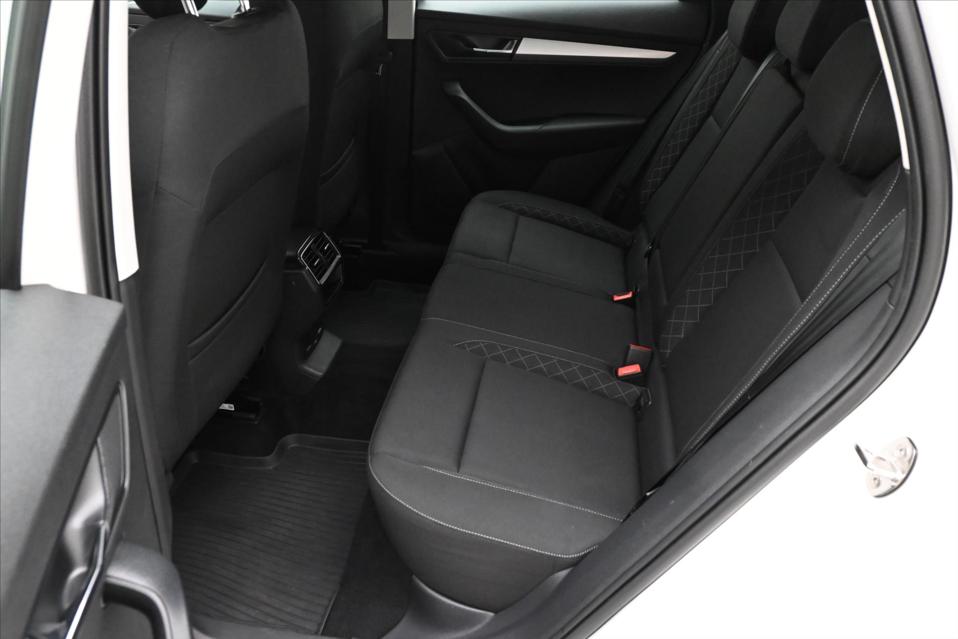 Hlavní fotografie vozu Škoda Karoq 1,5 TSI 110 kW Ambition Tažné Záruka až 5 let (15)