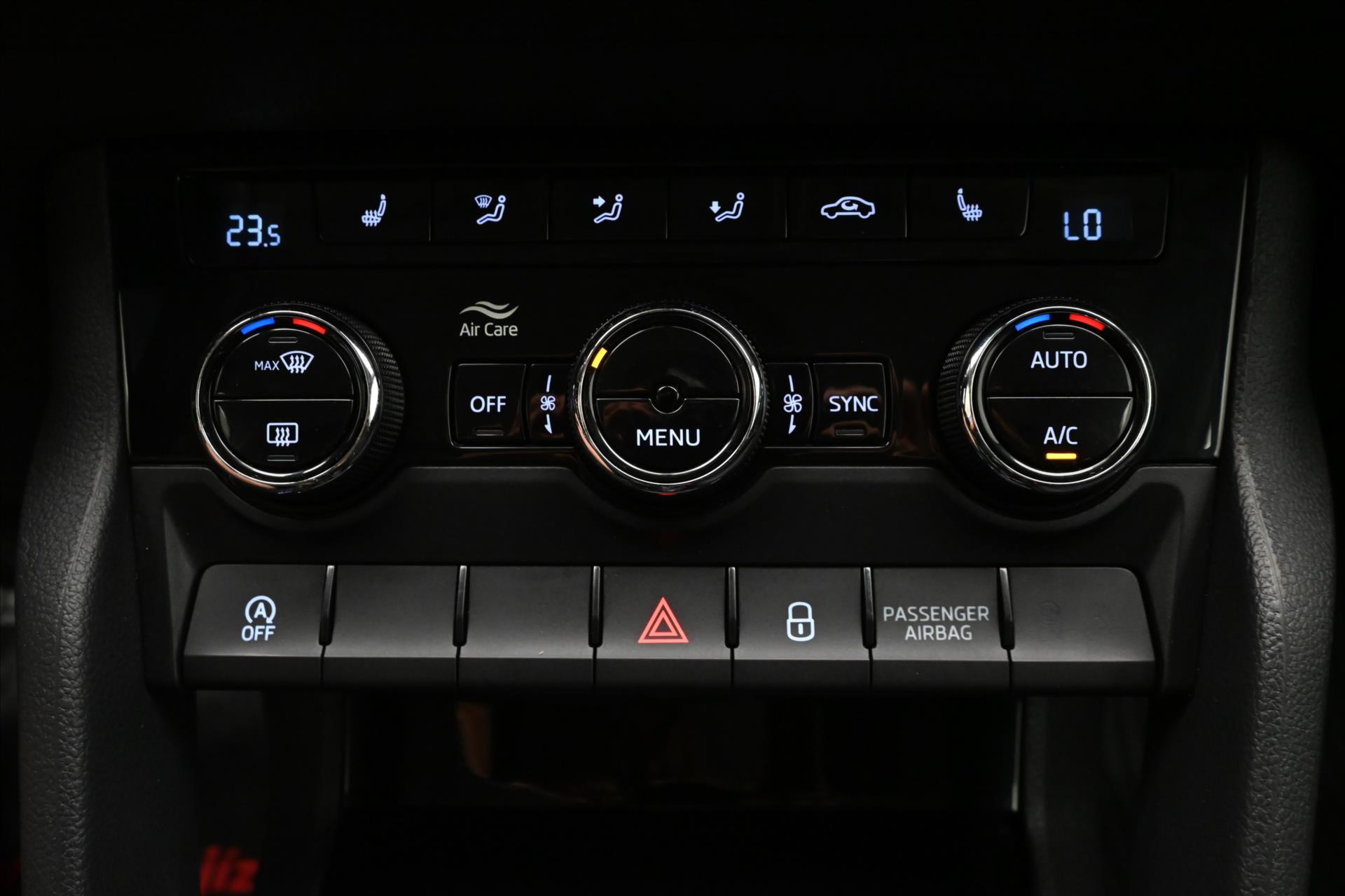 Hlavní fotografie vozu Škoda Karoq 1,5 TSI 110 kW Ambition Tažné Záruka až 5 let (21)