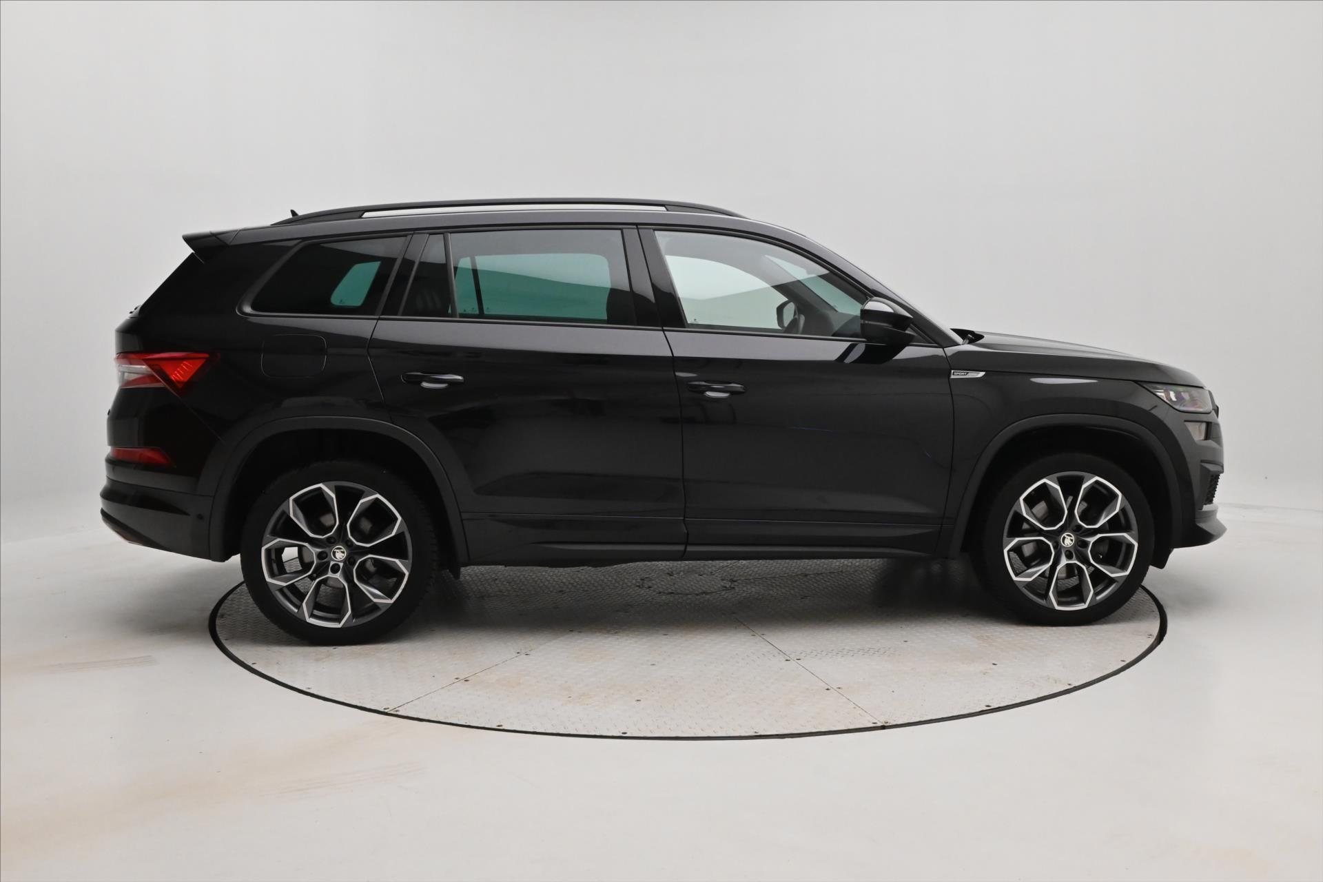 Hlavní fotografie vozu Škoda Kodiaq 2,0 TDI 147kW DSG 4x4 Sport LINE Záruka až 5 let (4)