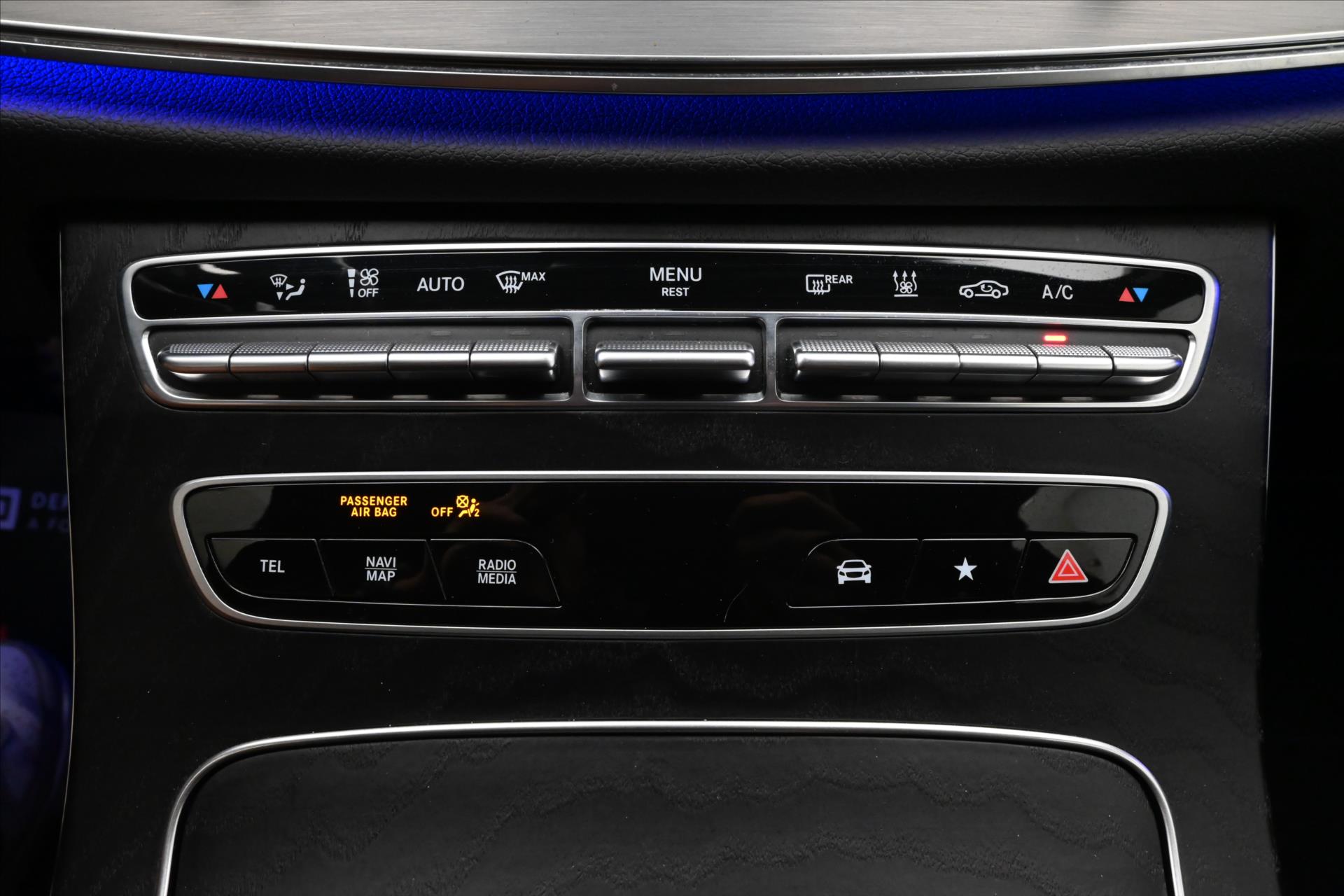 Hlavní fotografie vozu Mercedes-Benz Třídy E 2,0 300de 225kW 4Matic SoH 97% Záruka až 5 let (21)