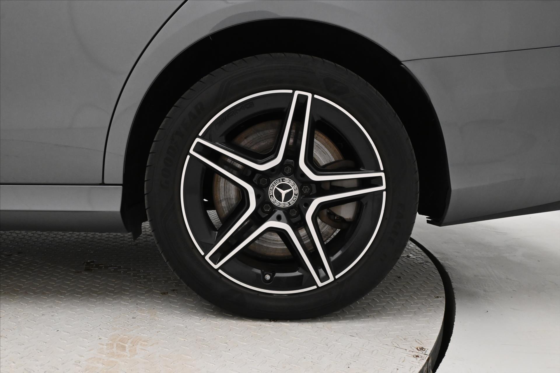 Hlavní fotografie vozu Mercedes-Benz Třídy E 2,0 300de 225kW 4Matic SoH 97% Záruka až 5 let (31)