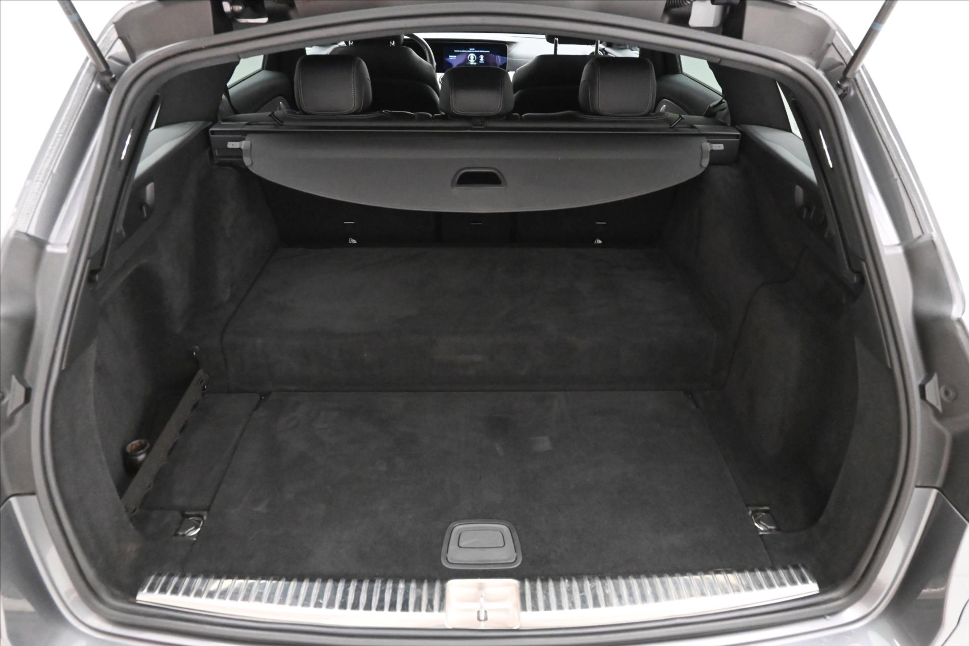 Hlavní fotografie vozu Mercedes-Benz Třídy E 2,0 300de 225kW 4Matic Záruka až 5 let (10)