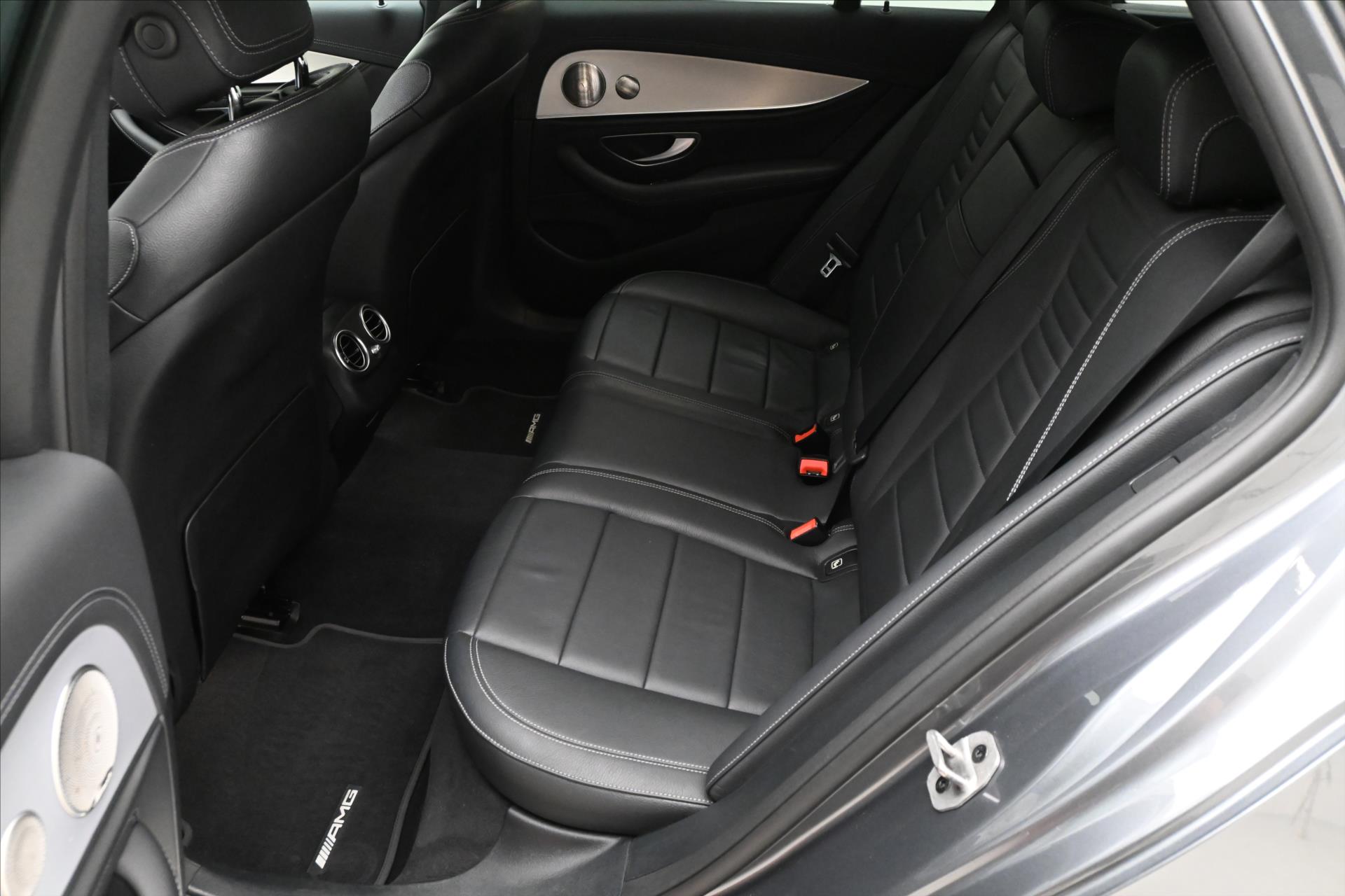 Hlavní fotografie vozu Mercedes-Benz Třídy E 2,0 300de 225kW 4Matic Záruka až 5 let (14)