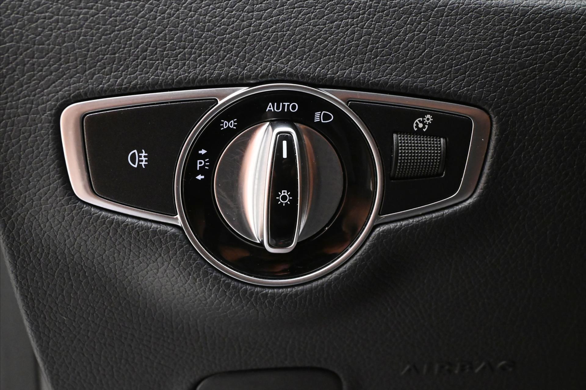 Hlavní fotografie vozu Mercedes-Benz Třídy E 2,0 300de 225kW 4Matic Záruka až 5 let (25)