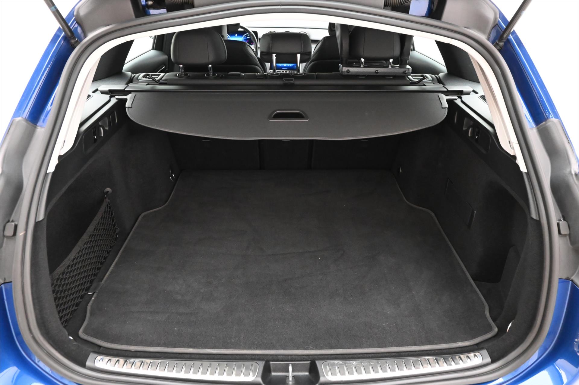 Hlavní fotografie vozu Mercedes-Benz Třídy C 2,0 220d 147kW 4MATIC AVANTGARDE Záruka až 5 let (10)