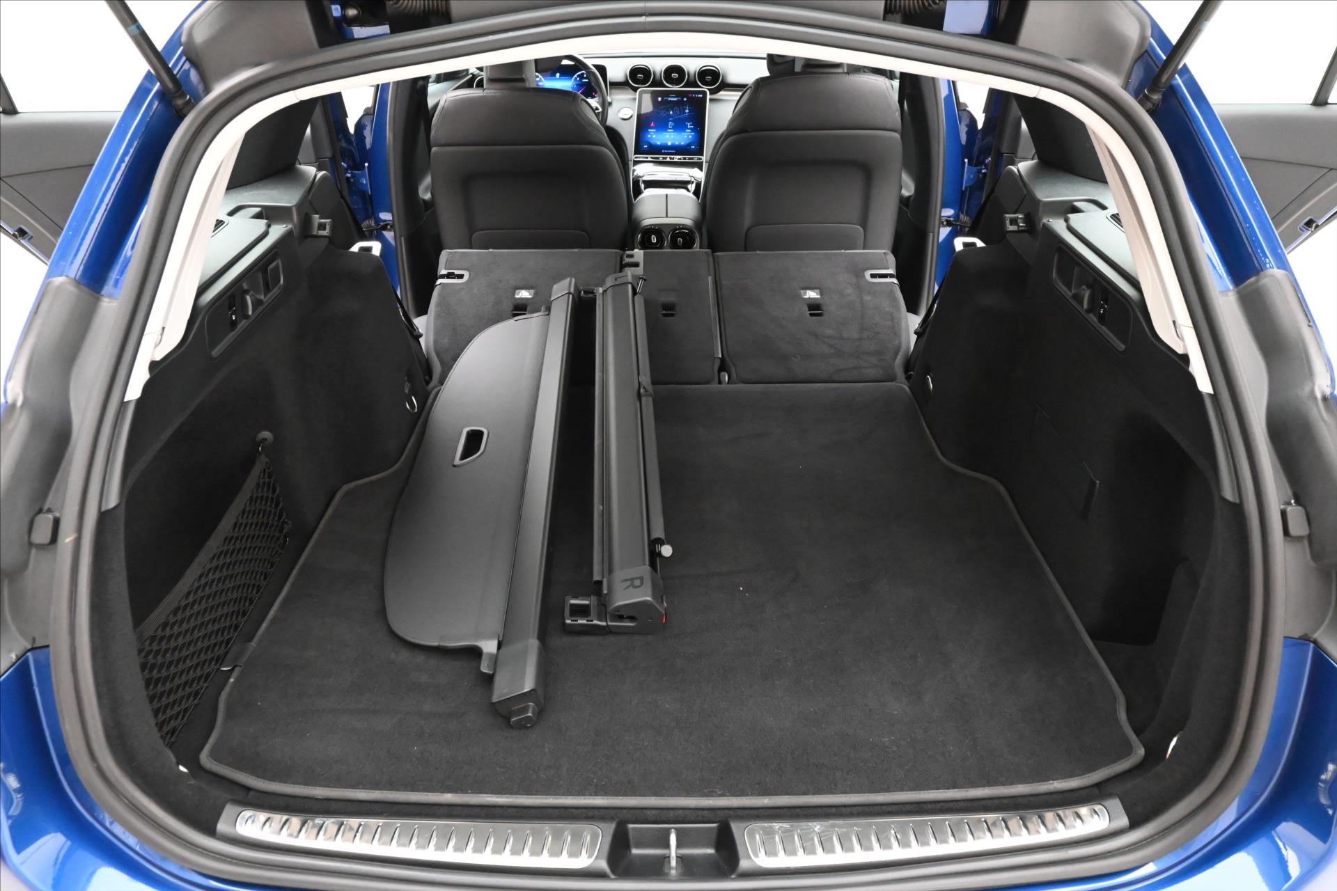 Hlavní fotografie vozu Mercedes-Benz Třídy C 2,0 220d 147kW 4MATIC AVANTGARDE Záruka až 5 let (11)