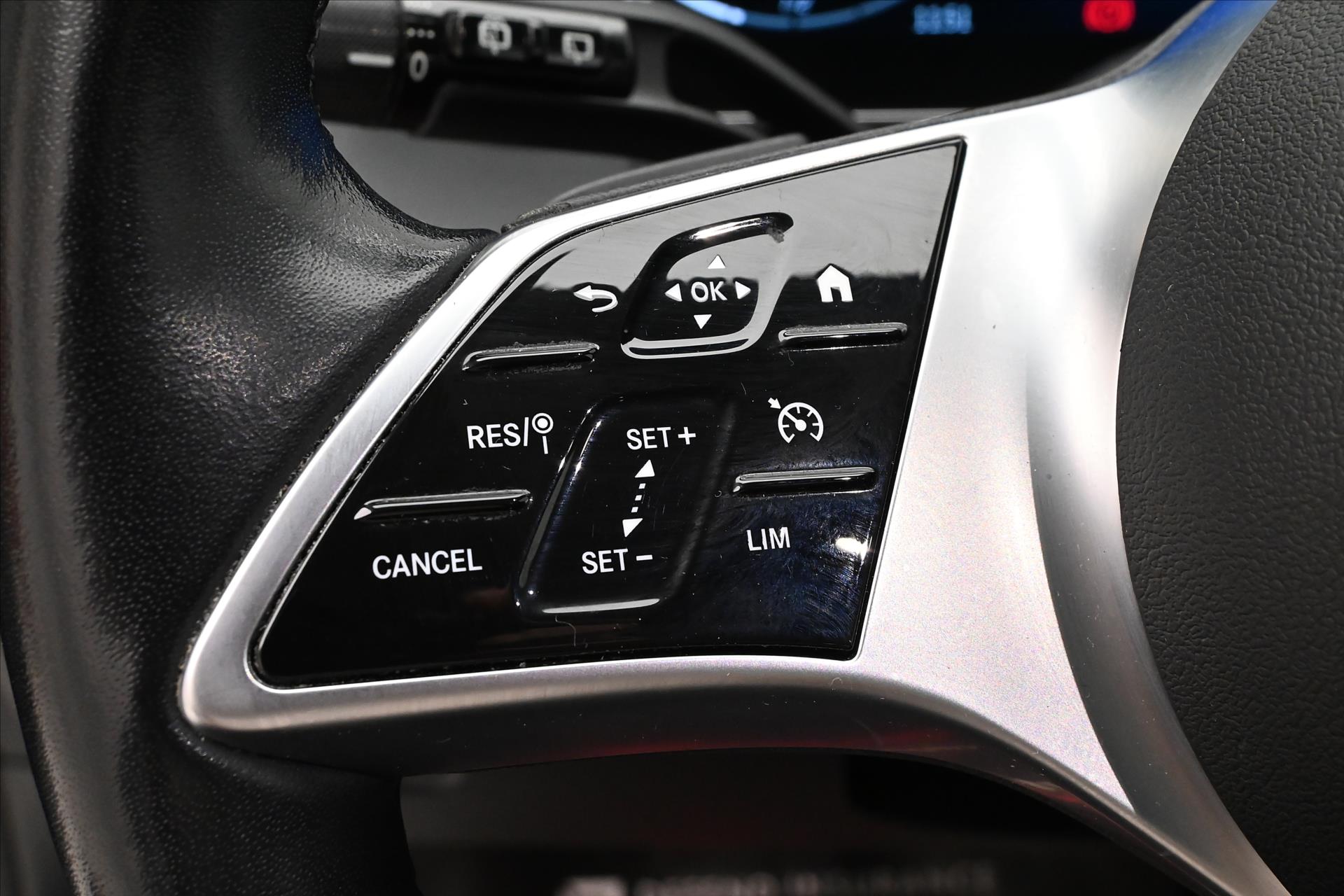 Hlavní fotografie vozu Mercedes-Benz Třídy C 2,0 220d 147kW 4MATIC AVANTGARDE Záruka až 5 let (23)