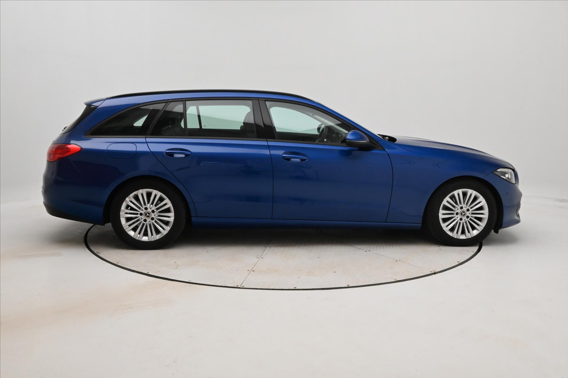 Hlavní fotografie vozu Mercedes-Benz Třídy C 2,0 220d 147kW 4MATIC AVANTGARDE Záruka až 5 let (4)