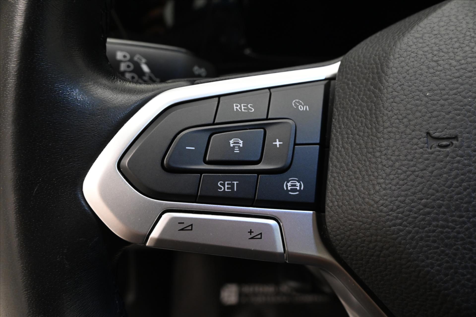 Hlavní fotografie vozu Volkswagen Golf 2,0 TDI 85kW DSG Life Záruka až 5 let (24)