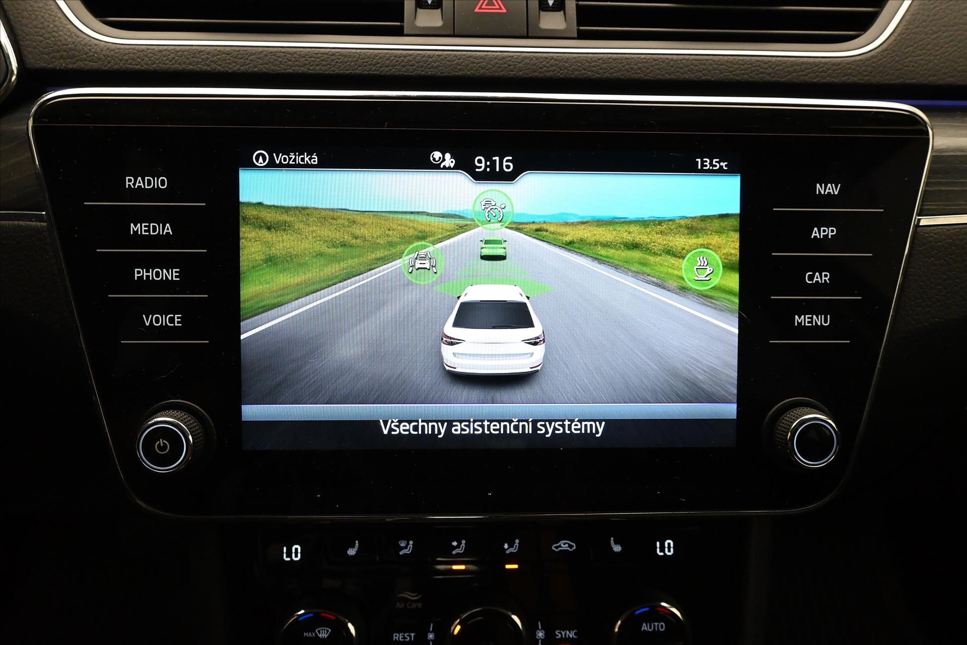Hlavní fotografie vozu Škoda Superb 2,0 TDI 110kW DSG Style Záruka až 5 let (16)