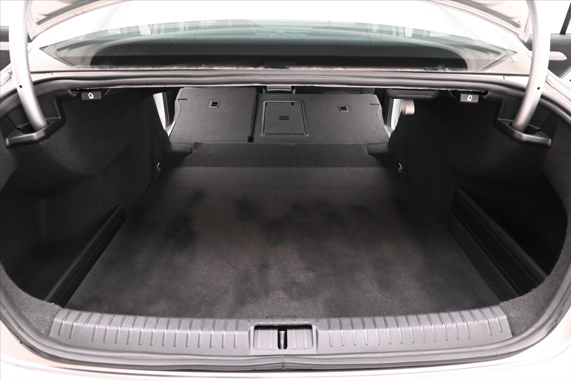 Hlavní fotografie vozu Volkswagen Passat 2,0 TDI 110kW Business Záruka až 5 let (10)