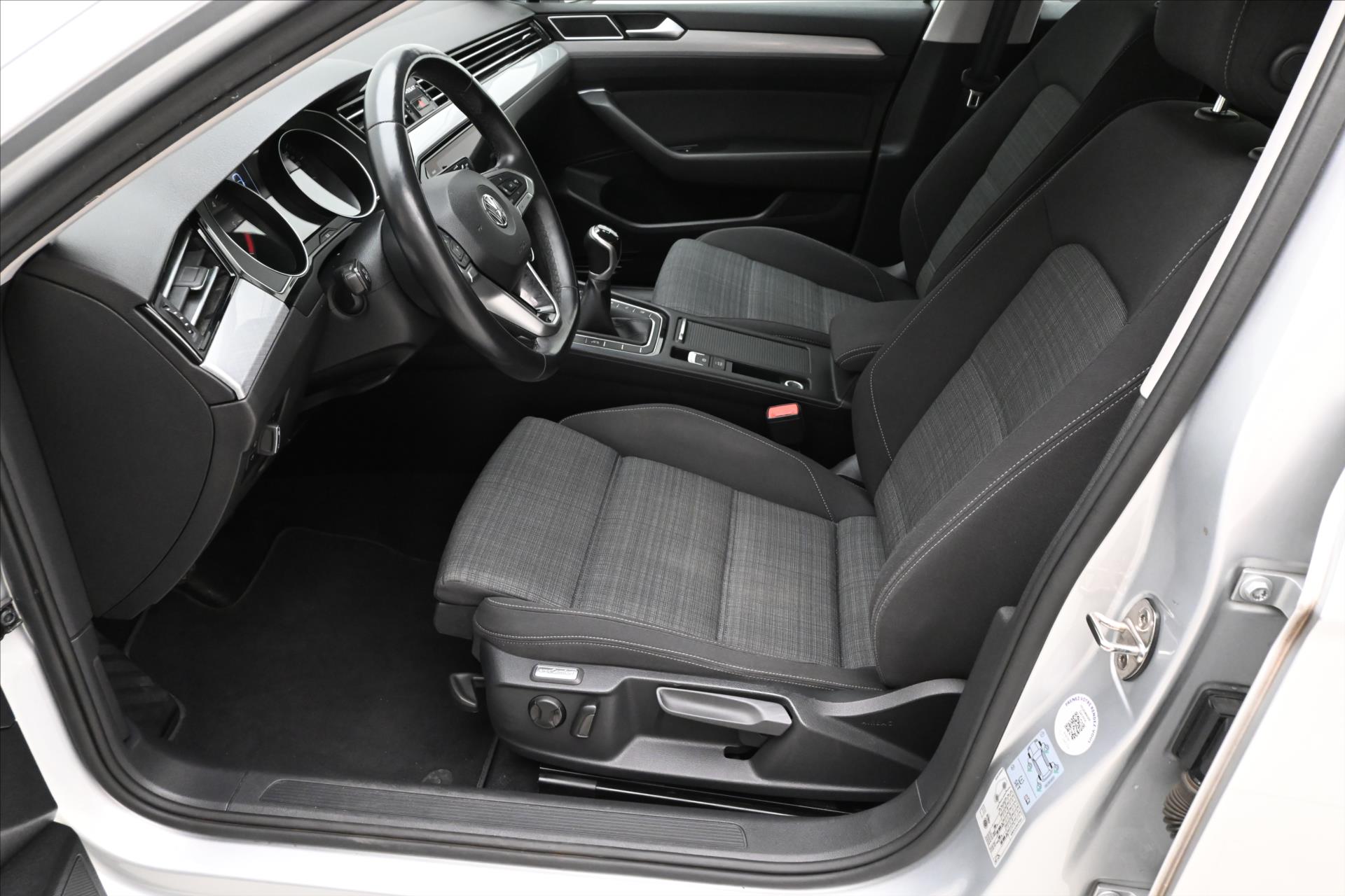 Hlavní fotografie vozu Volkswagen Passat 2,0 TDI 110kW Business Záruka až 5 let (12)