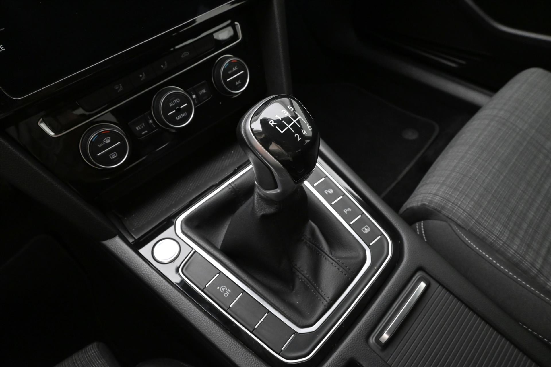 Hlavní fotografie vozu Volkswagen Passat 2,0 TDI 110kW Business Záruka až 5 let (19)