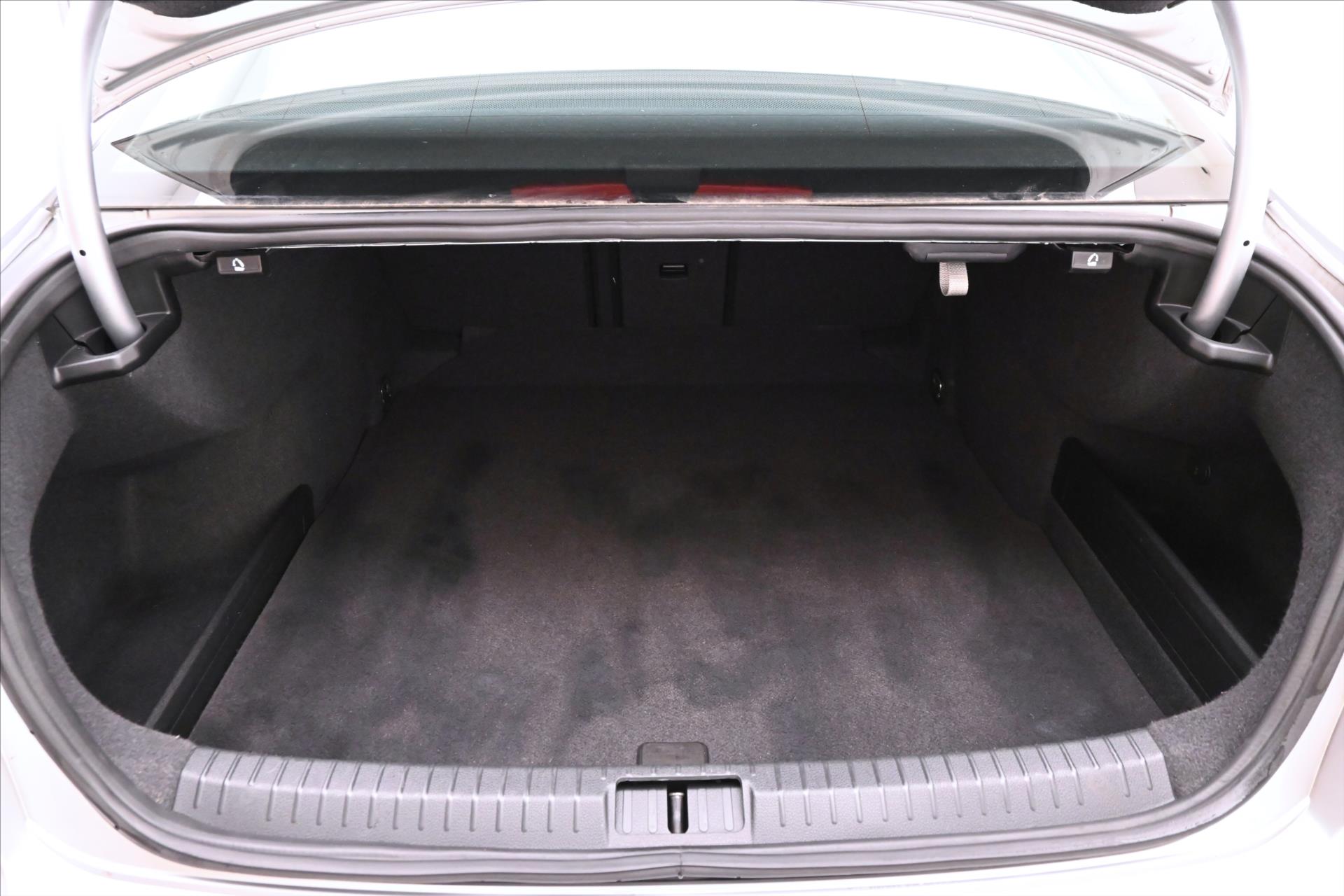 Hlavní fotografie vozu Volkswagen Passat 2,0 TDI 110kW Business Záruka až 5 let (9)