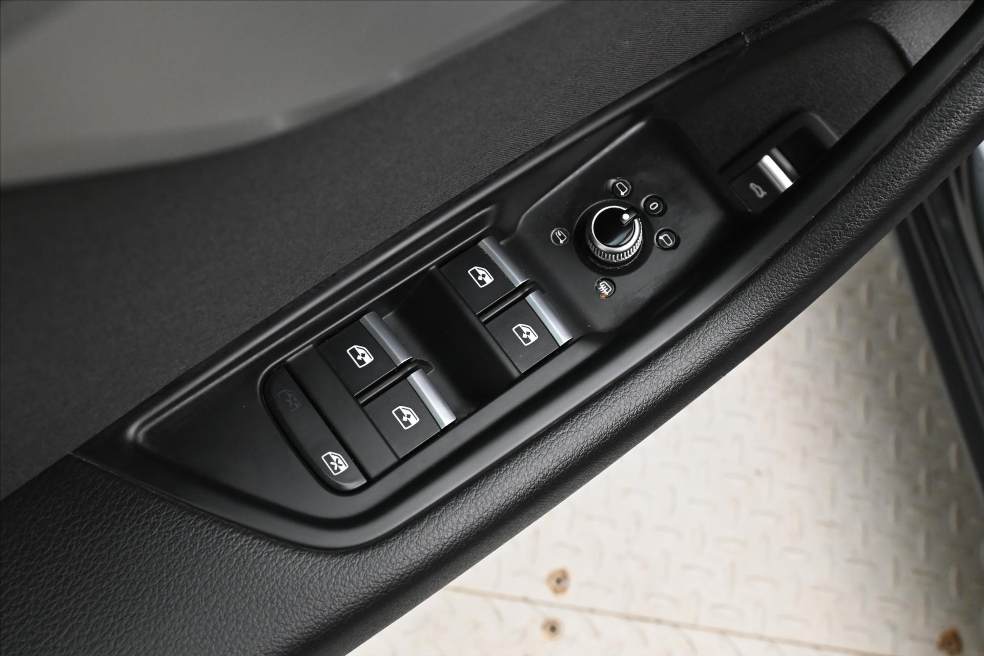 Hlavní fotografie vozu Audi A4 Avant 2,0 TDI 120kW DSG Avant Záruka až 5 let (25)