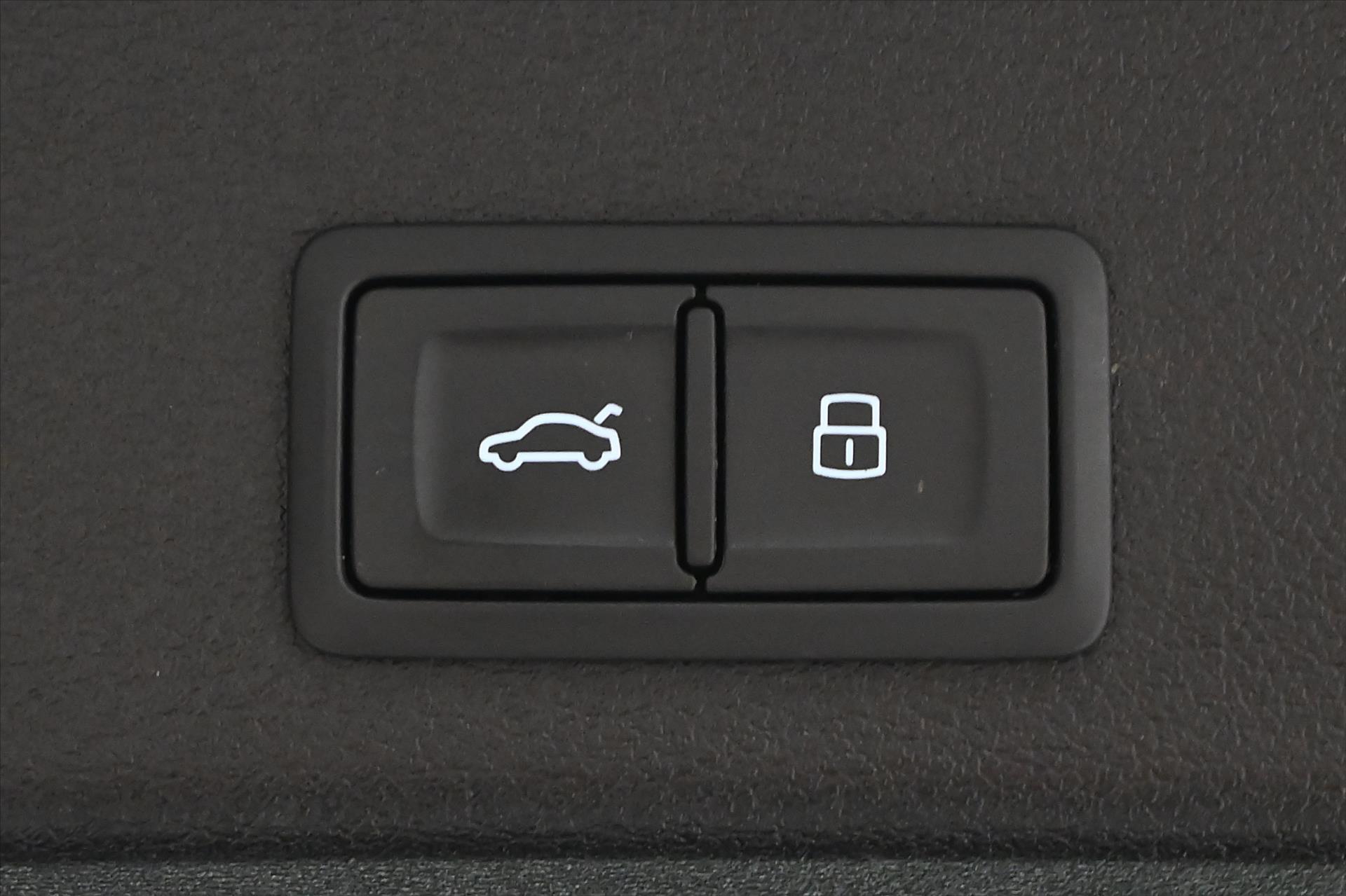 Hlavní fotografie vozu Audi A4 Avant 2,0 TDI 120kW DSG Avant Záruka až 5 let (27)