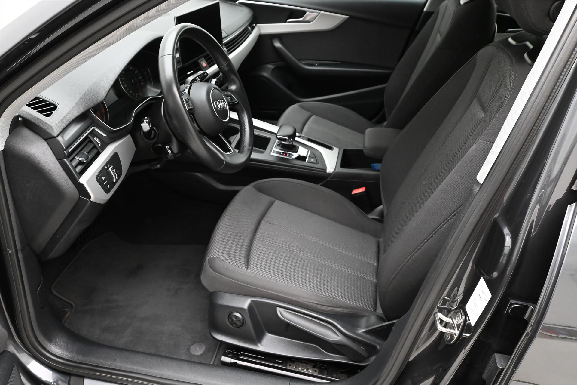 Hlavní fotografie vozu Audi A4 2,0 TDI 120kW DSG Avant Záruka až 5 let (14)