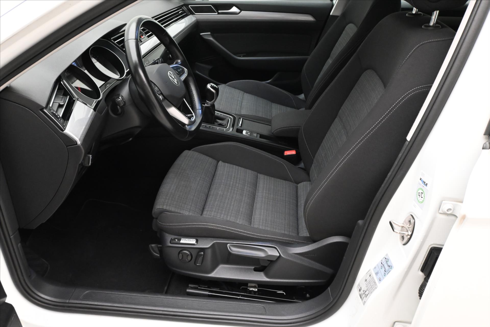 Hlavní fotografie vozu Volkswagen Passat 2,0 TDI 110kW Business Záruka až 5 let (13)
