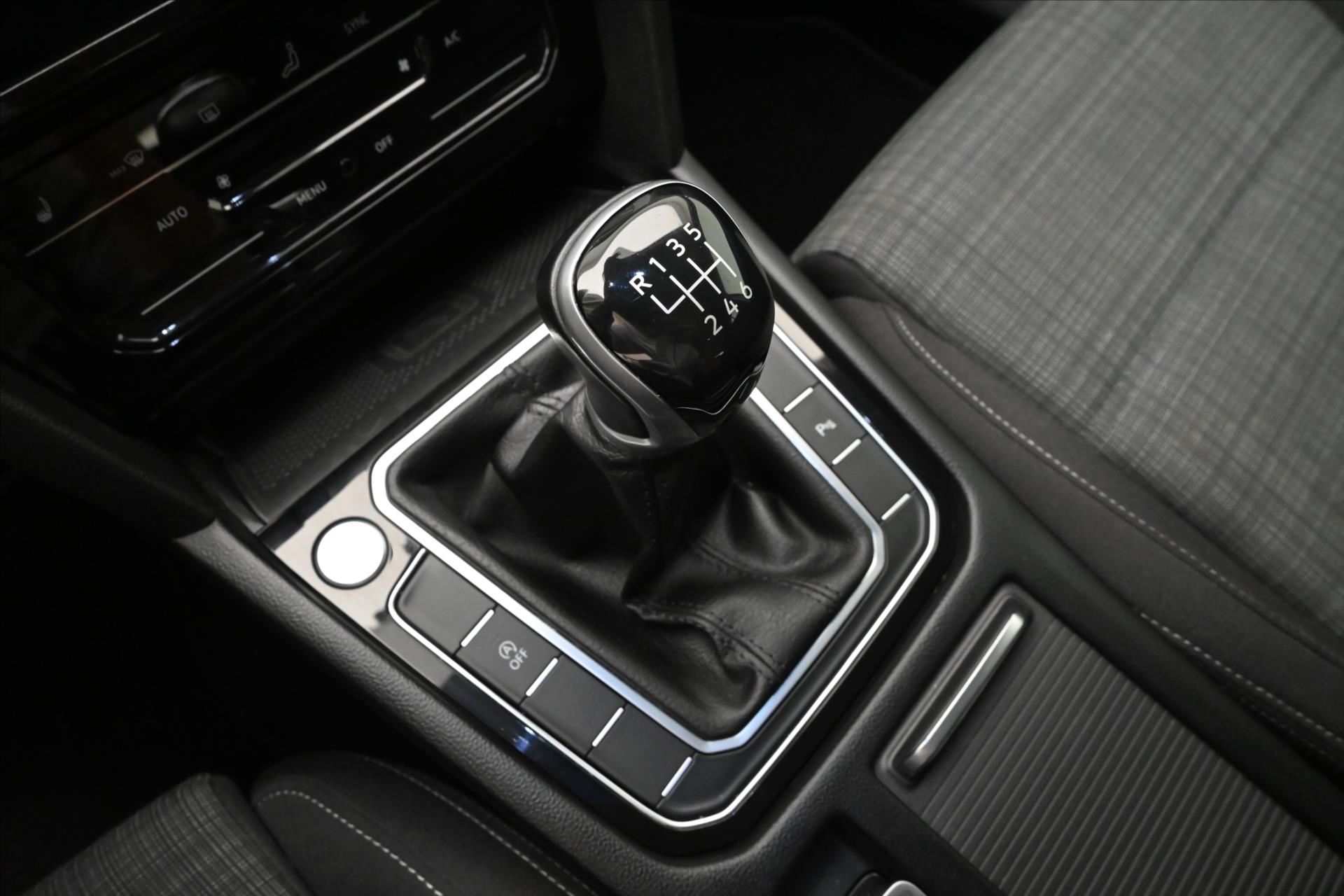 Hlavní fotografie vozu Volkswagen Passat 2,0 TDI 110kW Business Záruka až 5 let (23)