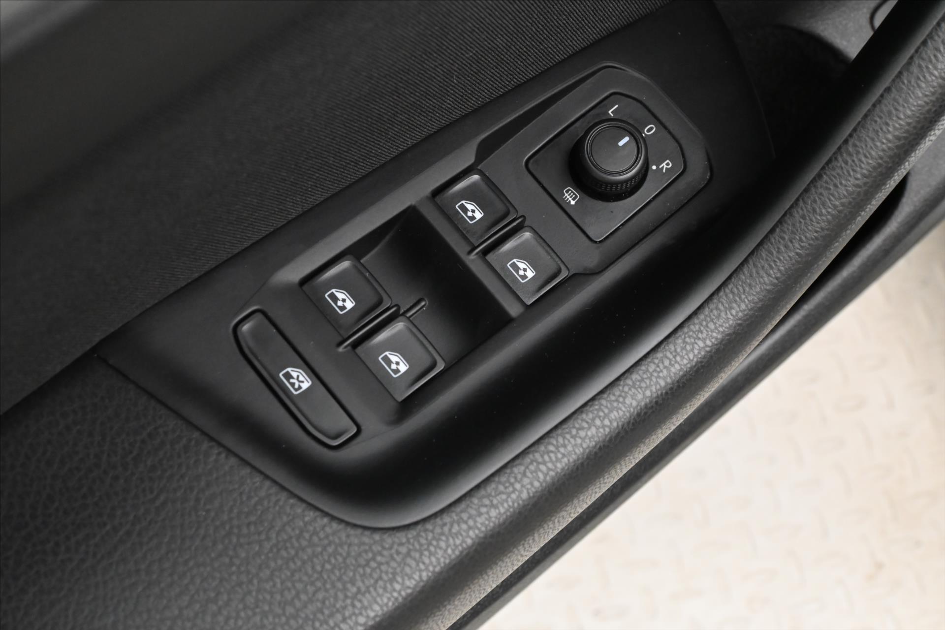 Hlavní fotografie vozu Volkswagen Passat 2,0 TDI 110kW Business Záruka až 5 let (26)