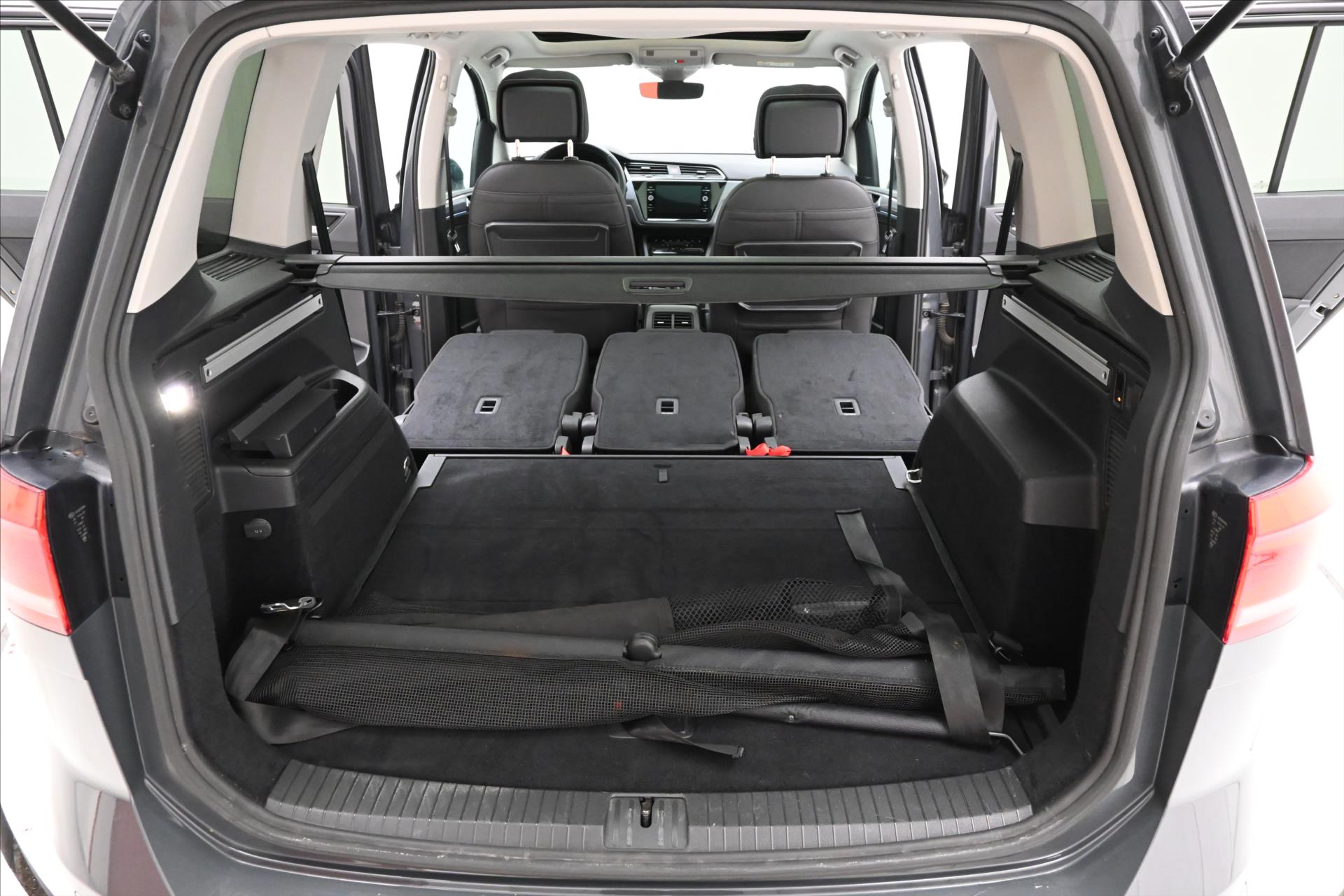 Hlavní fotografie vozu Volkswagen Touran 2,0 TDI 110kW Active Záruka až 5 let (10)