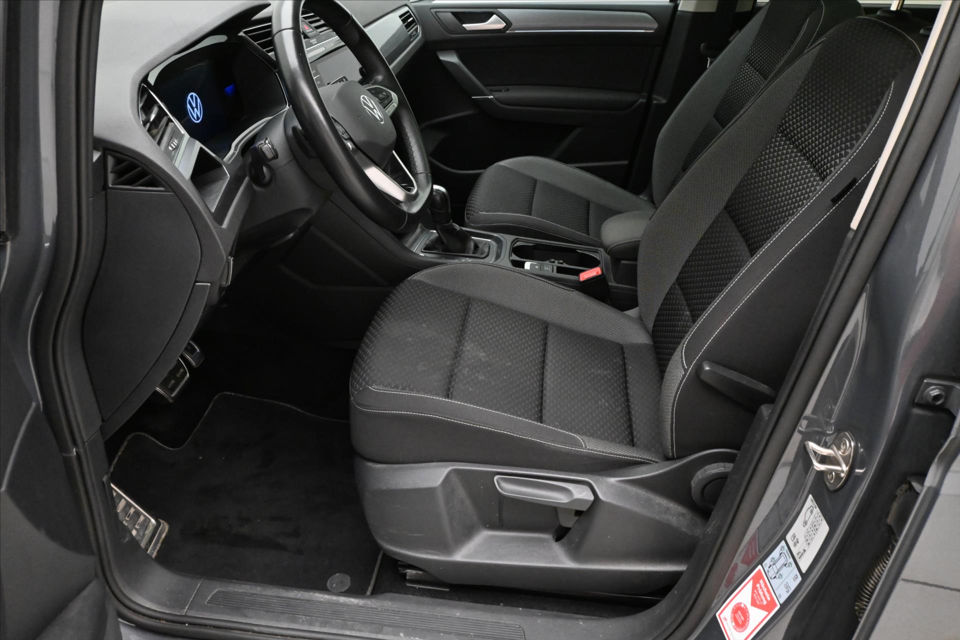Hlavní fotografie vozu Volkswagen Touran 2,0 TDI 110kW Active Záruka až 5 let (12)
