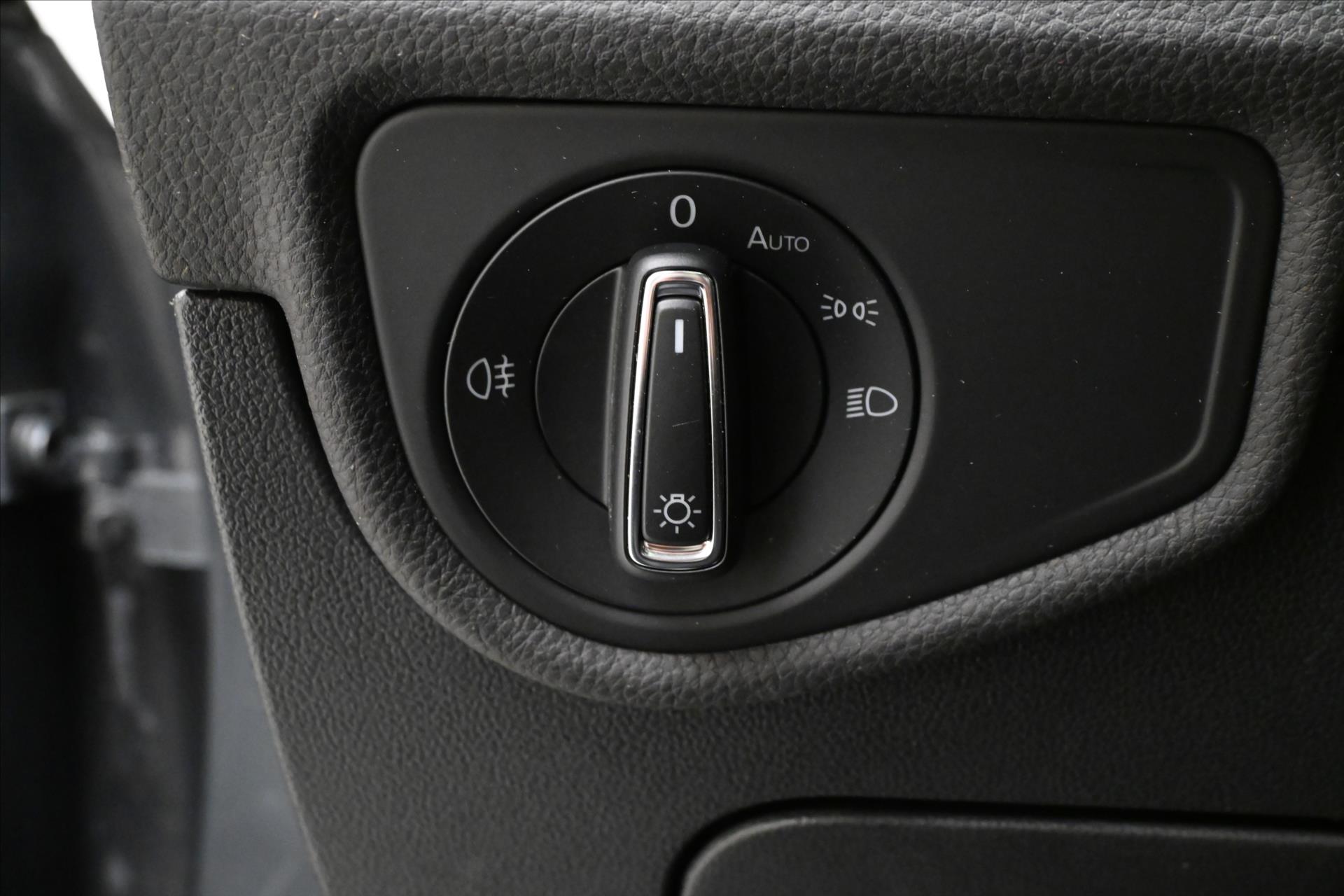 Hlavní fotografie vozu Volkswagen Touran 2,0 TDI 110kW Active Záruka až 5 let (21)