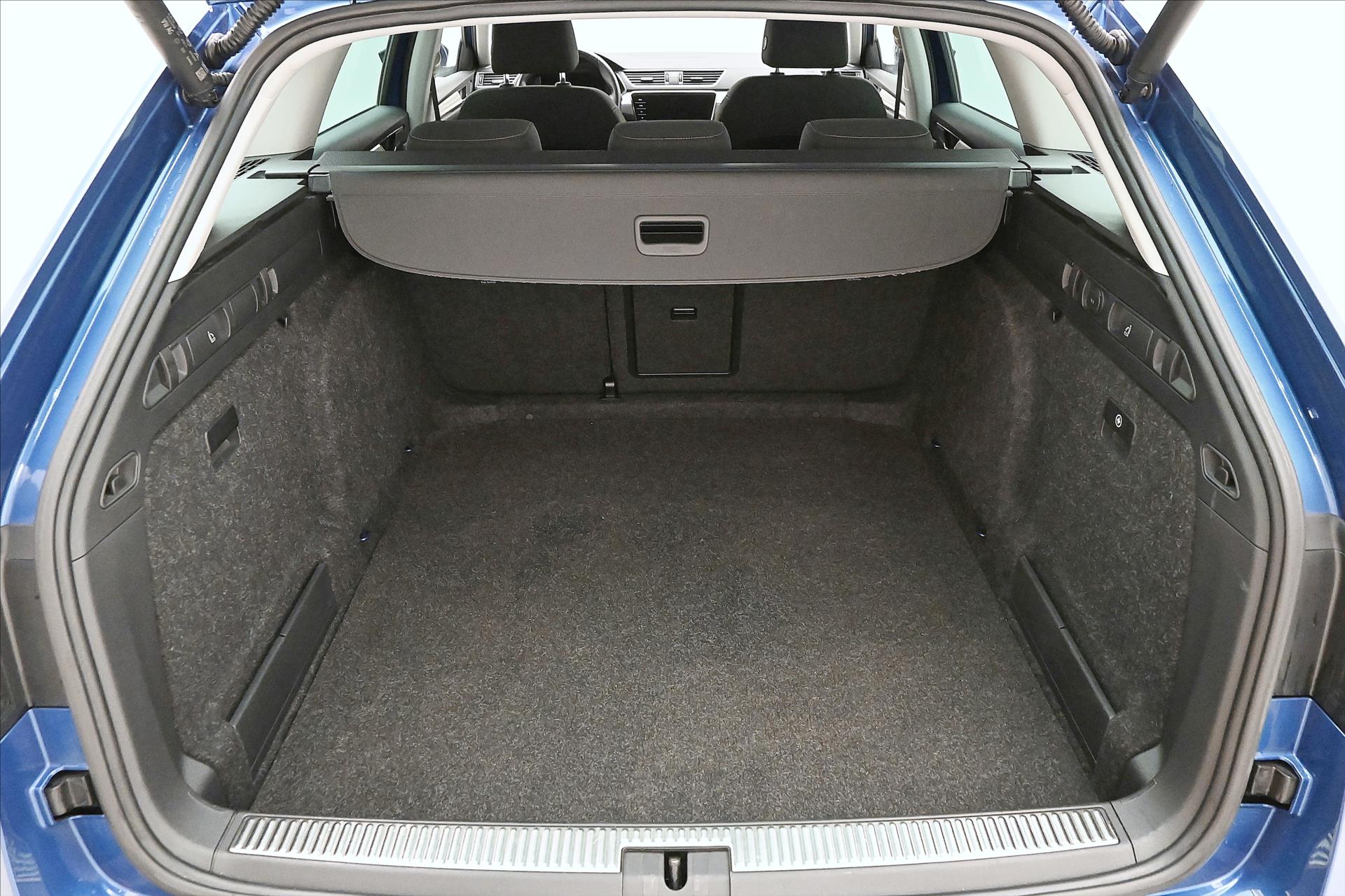 Hlavní fotografie vozu Škoda Superb 2,0 TDI 147kW DSG Style Záruka až 5 let (10)