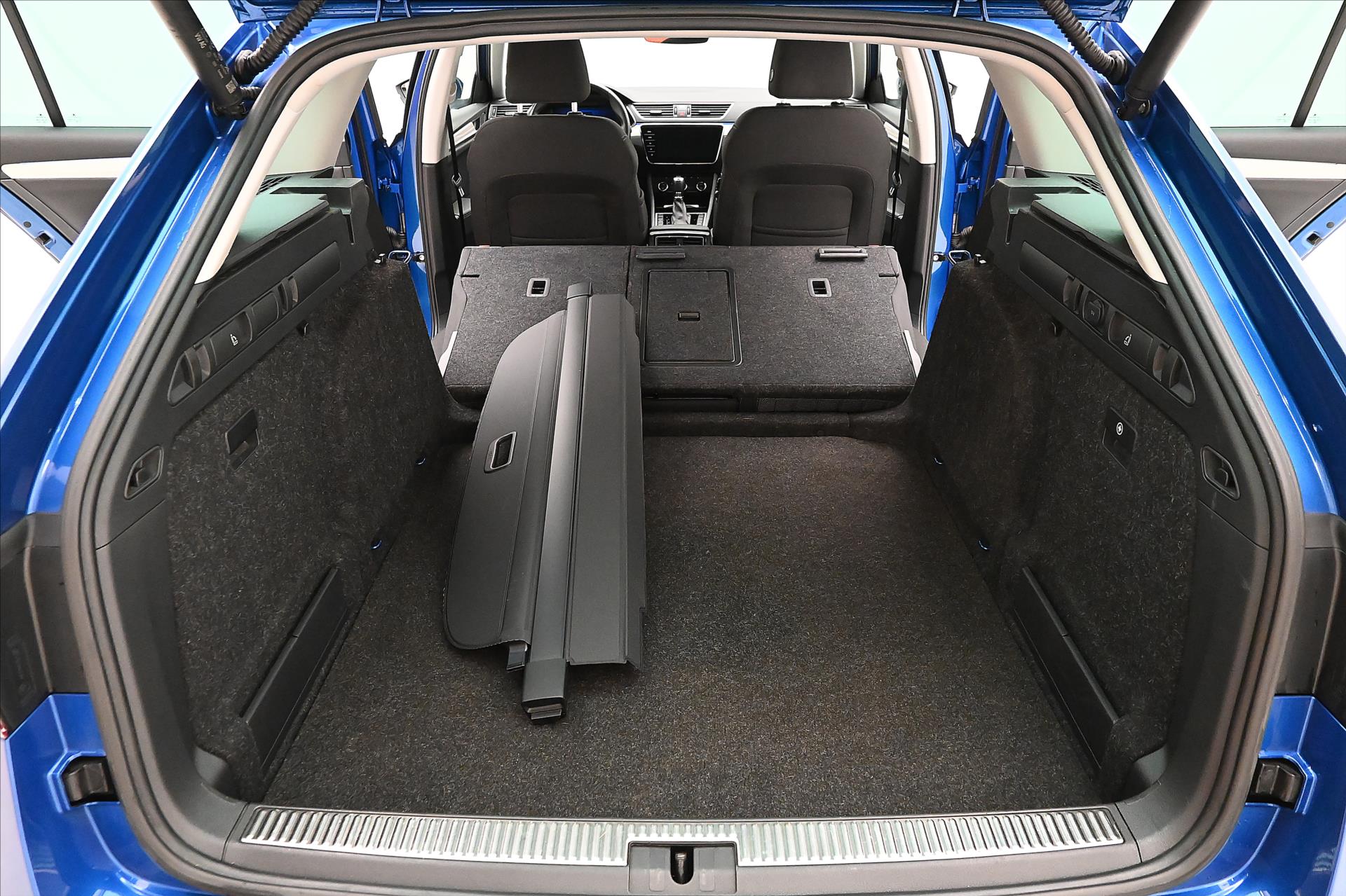 Hlavní fotografie vozu Škoda Superb 2,0 TDI 147kW DSG Style Záruka až 5 let (11)