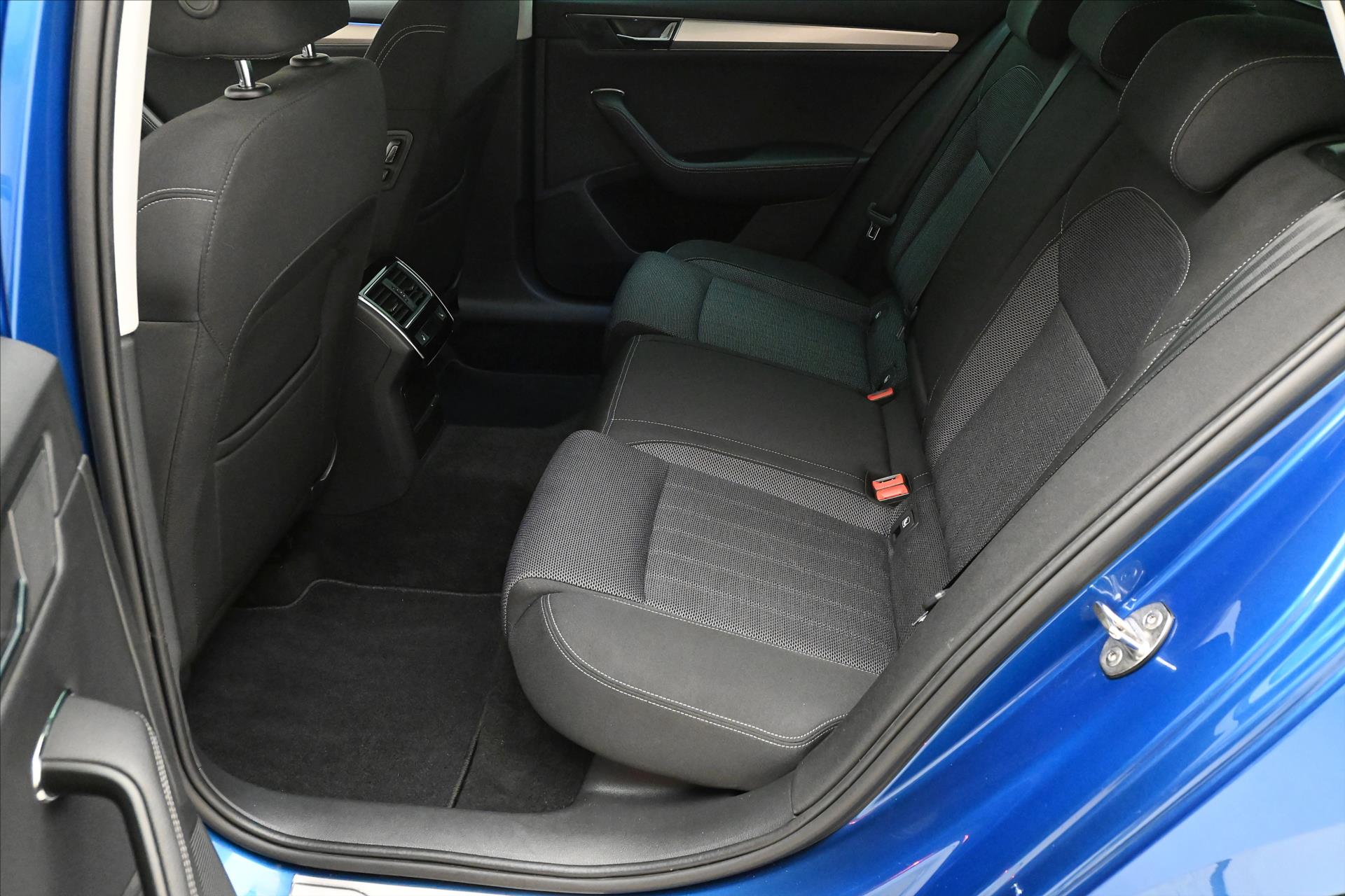 Hlavní fotografie vozu Škoda Superb 2,0 TDI 147kW DSG Style Záruka až 5 let (14)