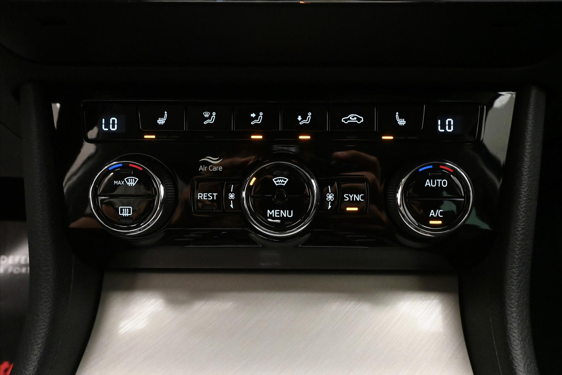 Hlavní fotografie vozu Škoda Superb 2,0 TDI 147kW DSG Style Záruka až 5 let (21)