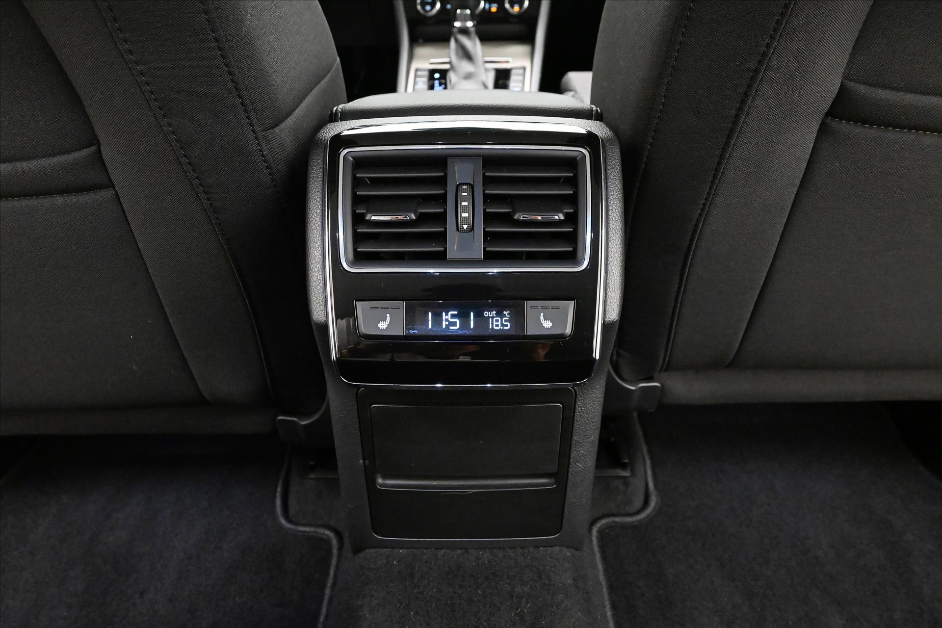 Hlavní fotografie vozu Škoda Superb 2,0 TDI 147kW DSG Style Záruka až 5 let (22)