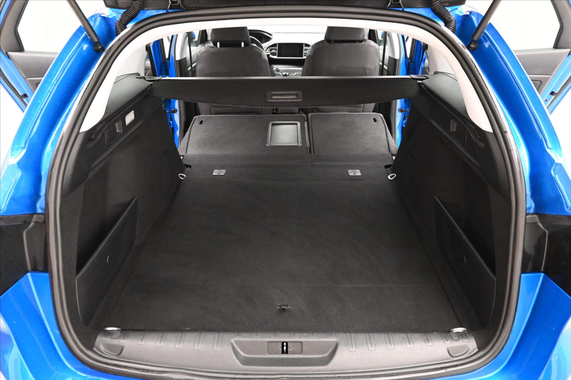 Hlavní fotografie vozu Peugeot 308 1,5 BlueHDI 96 kW Allure Záruka až 5 let (11)