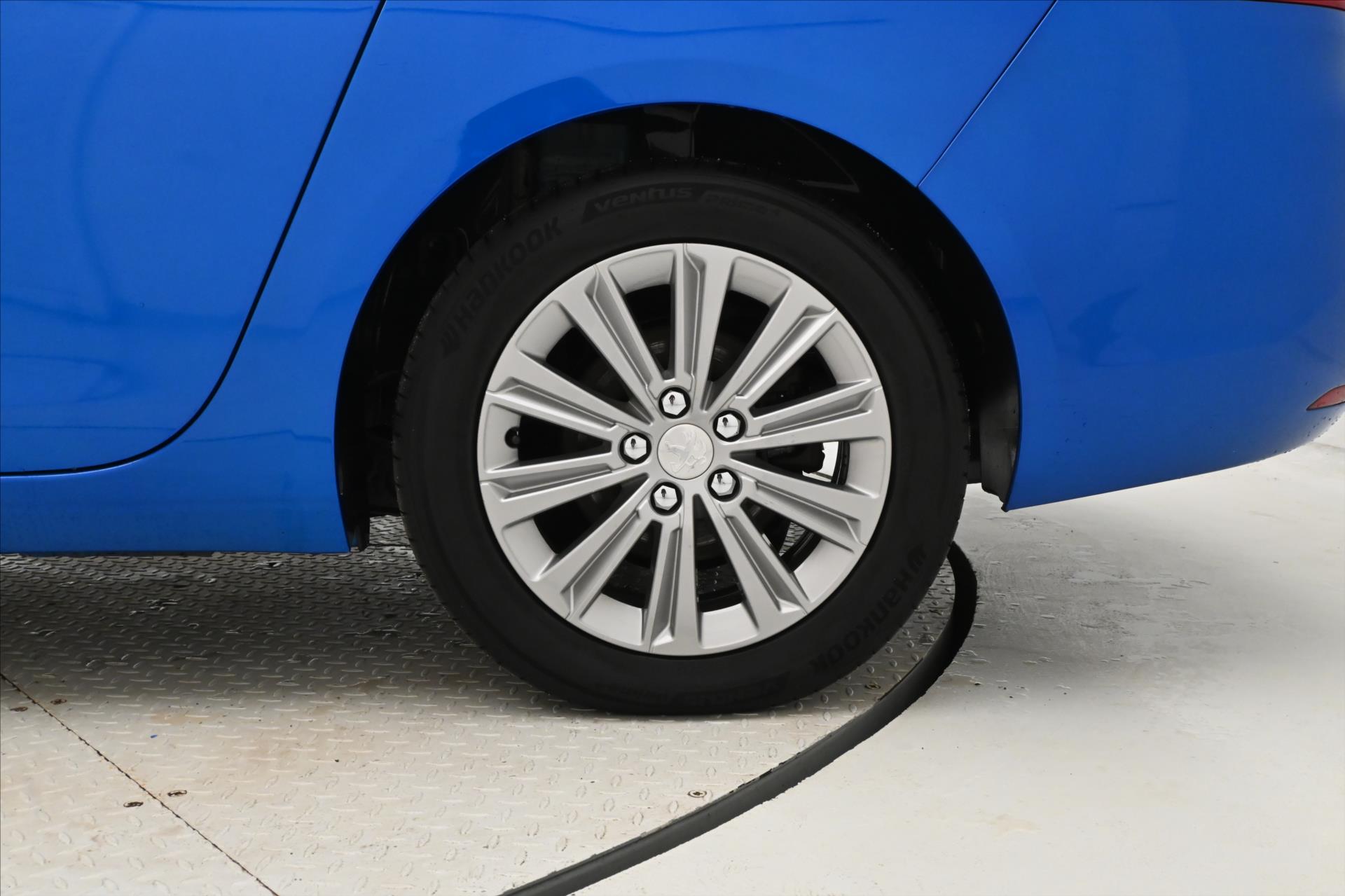 Hlavní fotografie vozu Peugeot 308 1,5 BlueHDI 96 kW Allure Záruka až 5 let (31)