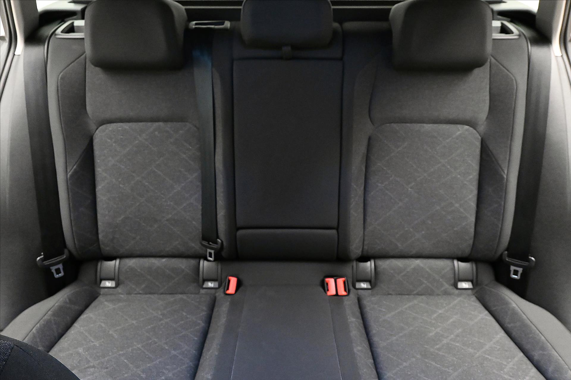 Hlavní fotografie vozu Volkswagen Golf 2,0 TDI 85 kW DSG Life Záruka až 5 let (28)