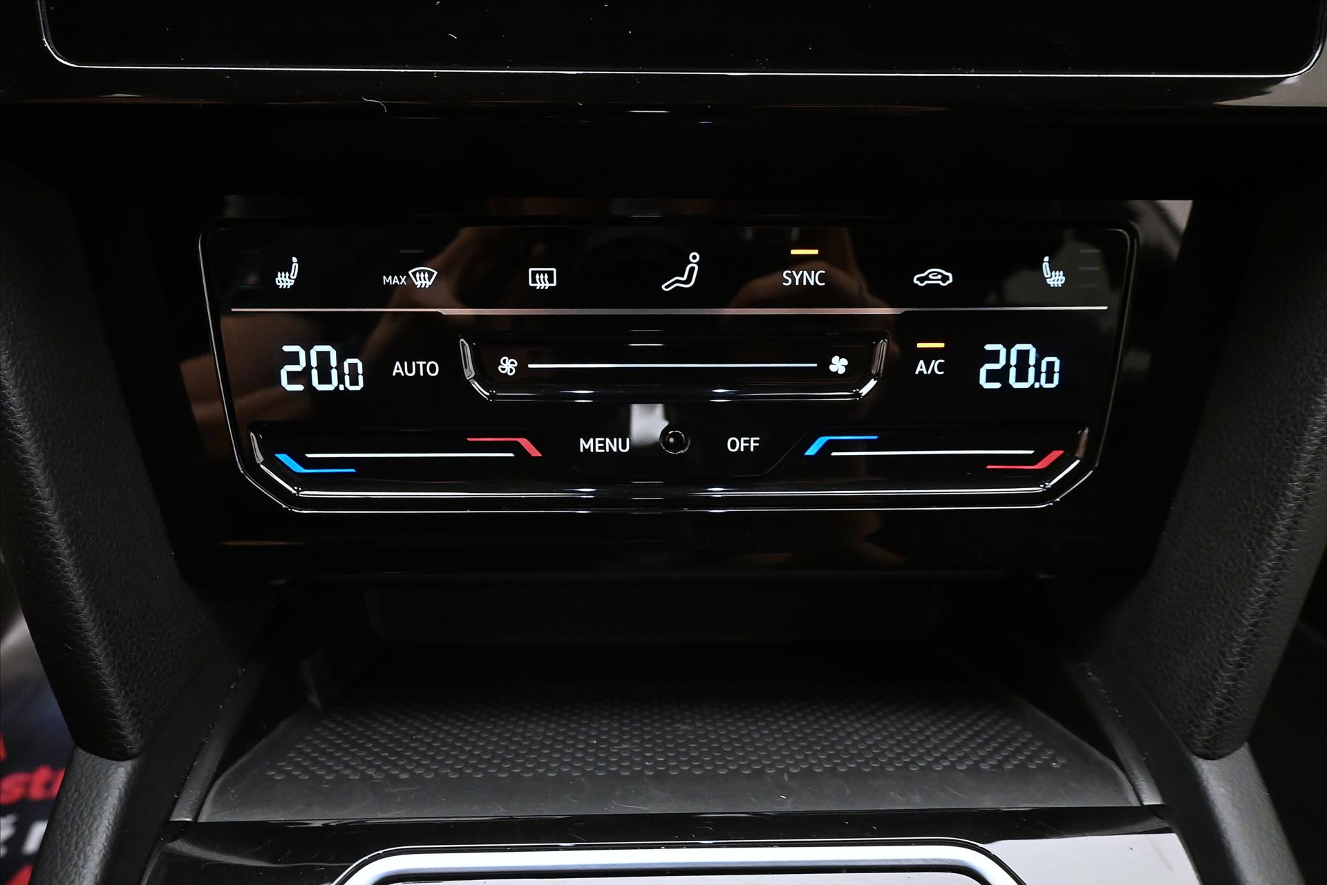 Hlavní fotografie vozu Volkswagen Passat 2,0 TDI 110 kW DSG ELEGANCE Záruka až 5 let (21)