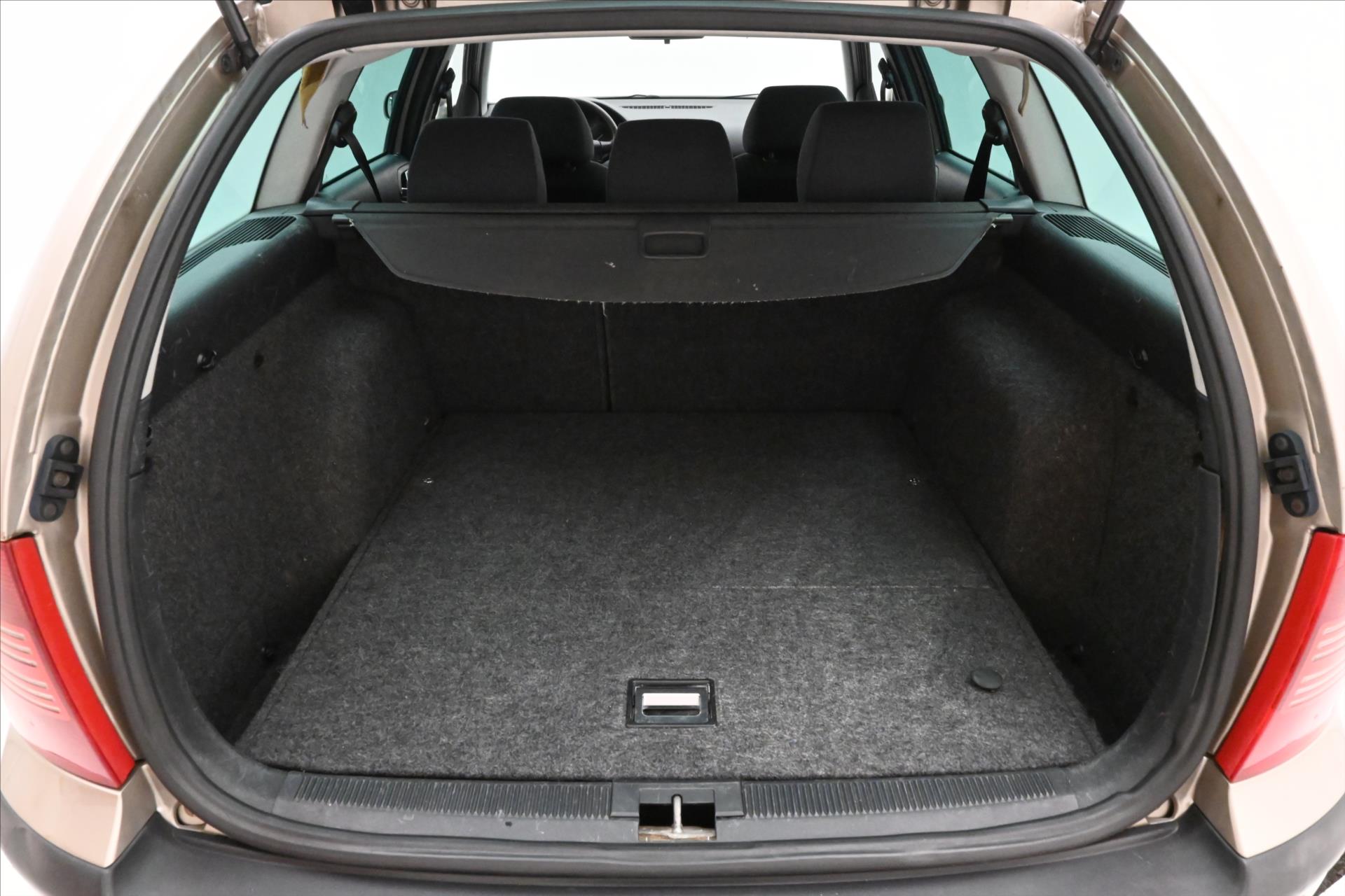 Hlavní fotografie vozu Škoda Octavia 1,9 TDI 81 kW Ambition Tažné (10)