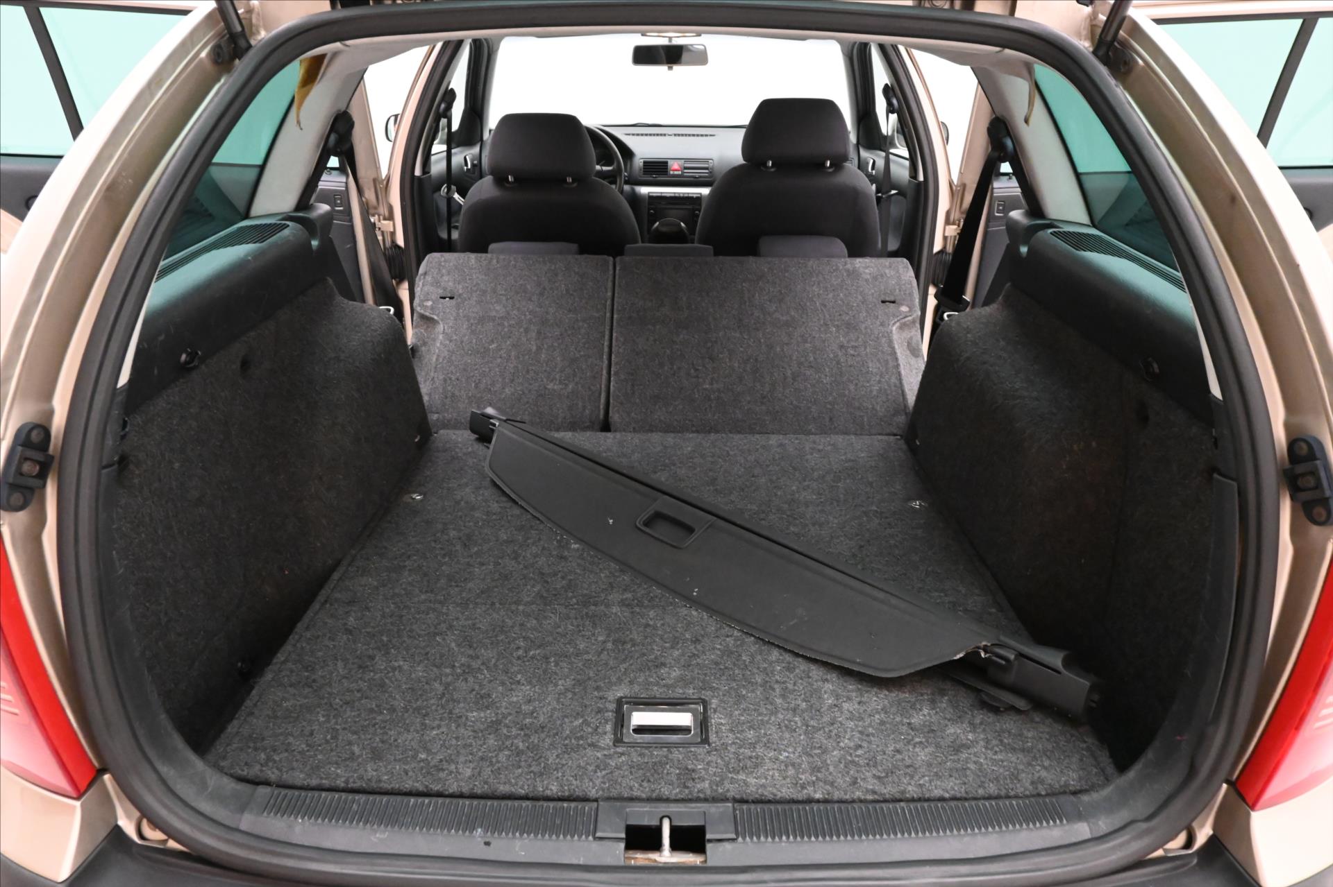 Hlavní fotografie vozu Škoda Octavia 1,9 TDI 81 kW Ambition Tažné (11)