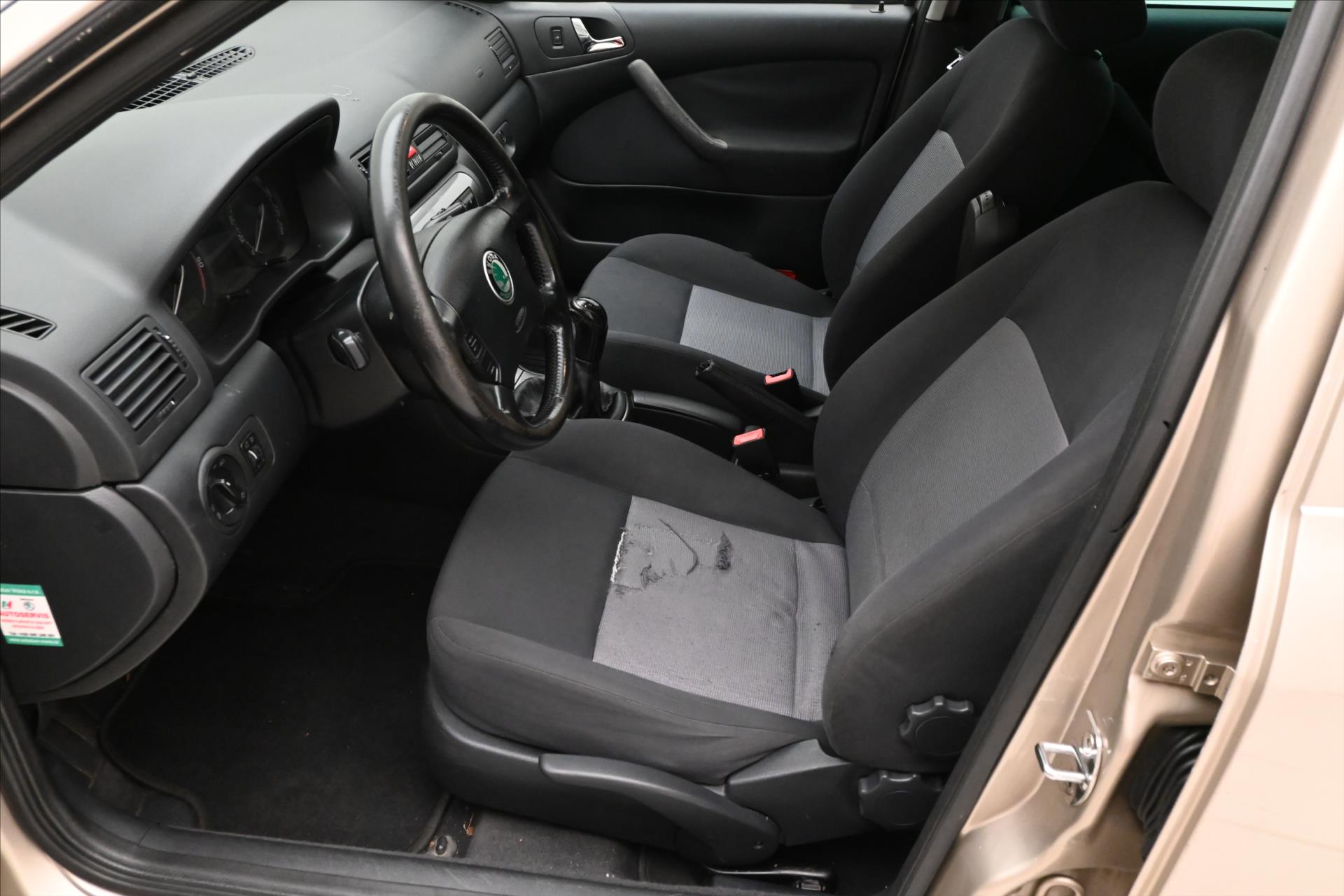 Hlavní fotografie vozu Škoda Octavia 1,9 TDI 81 kW Ambition Tažné (13)
