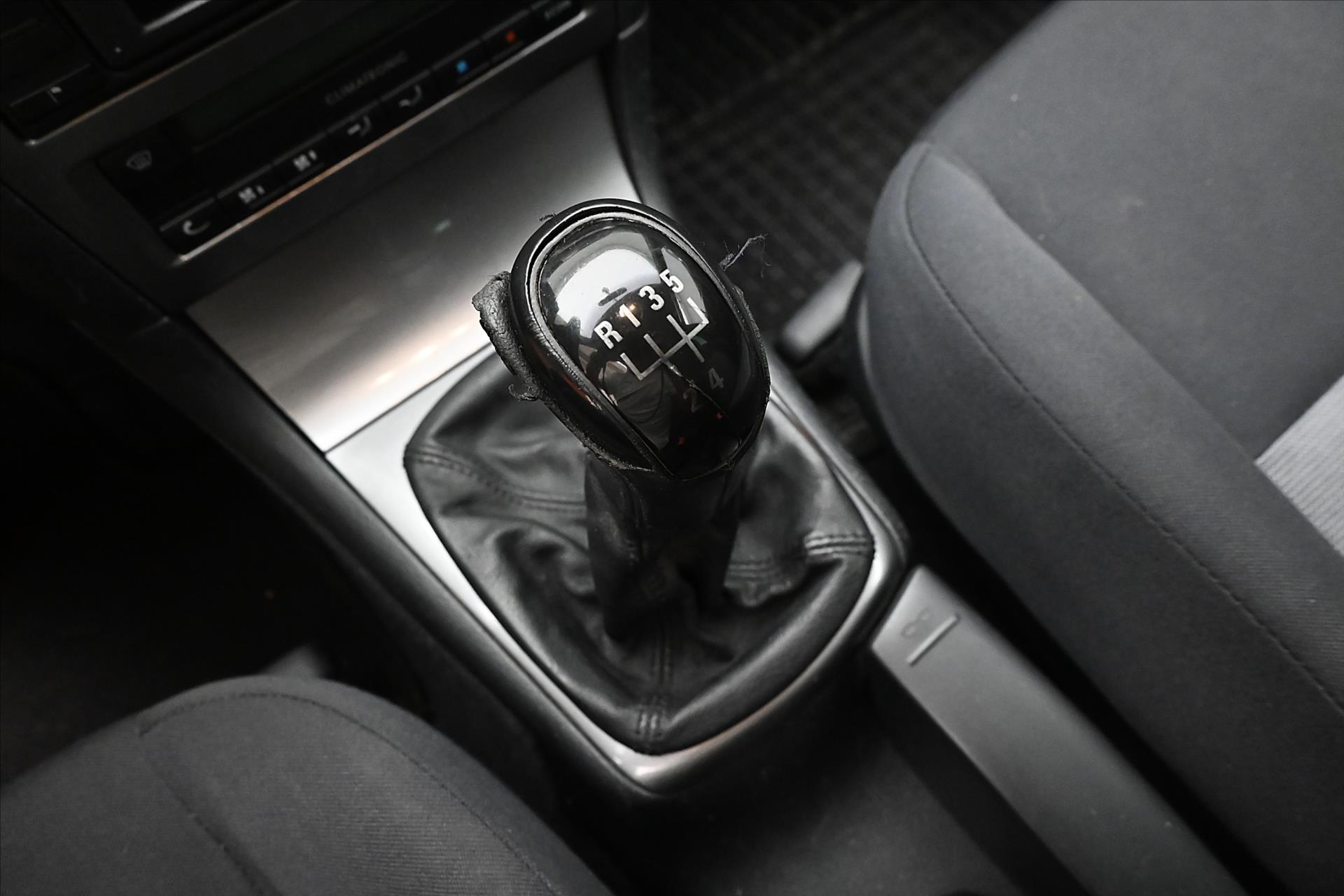 Hlavní fotografie vozu Škoda Octavia 1,9 TDI 81 kW Ambition Tažné (20)
