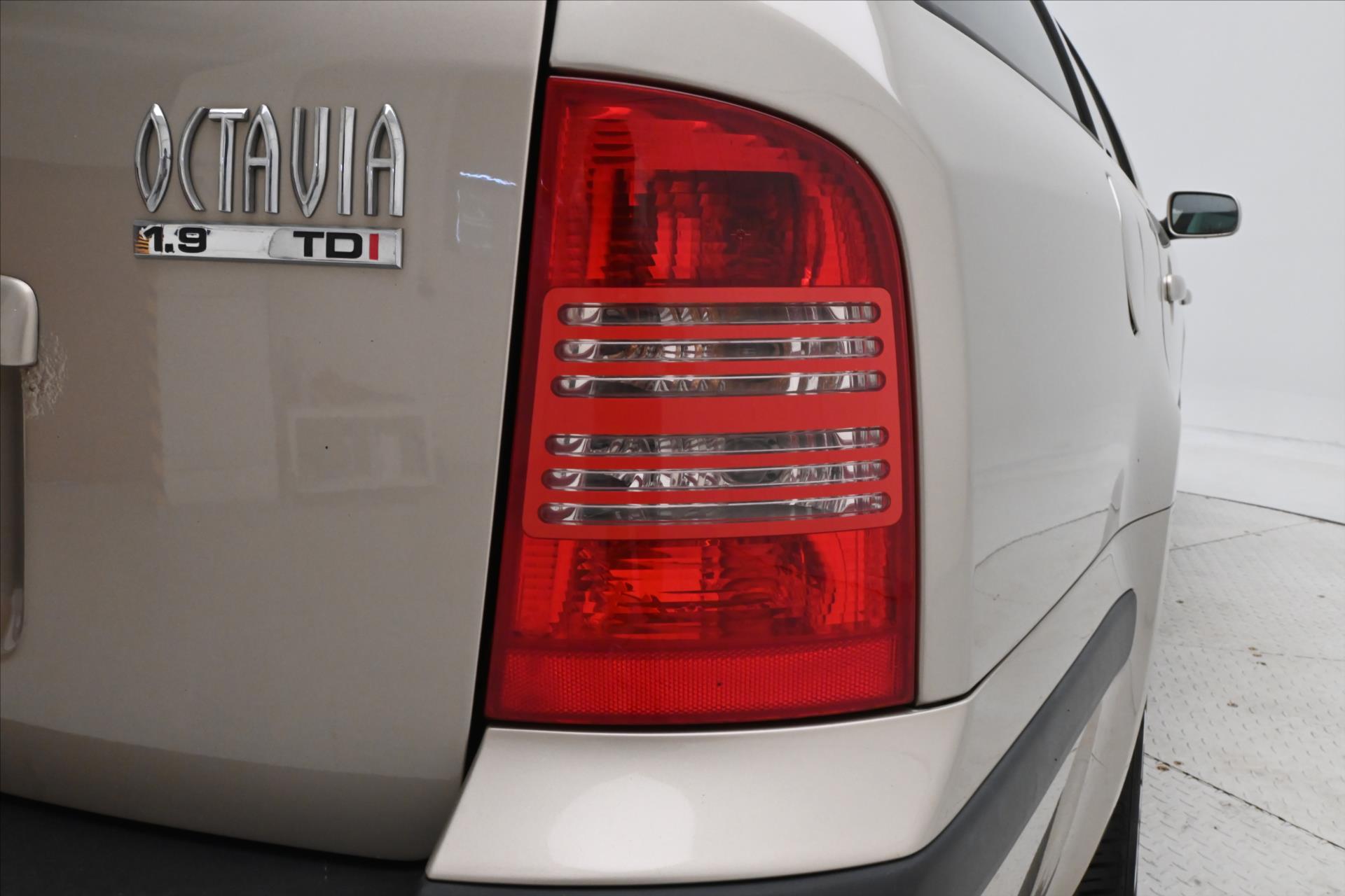 Hlavní fotografie vozu Škoda Octavia 1,9 TDI 81 kW Ambition Tažné (28)