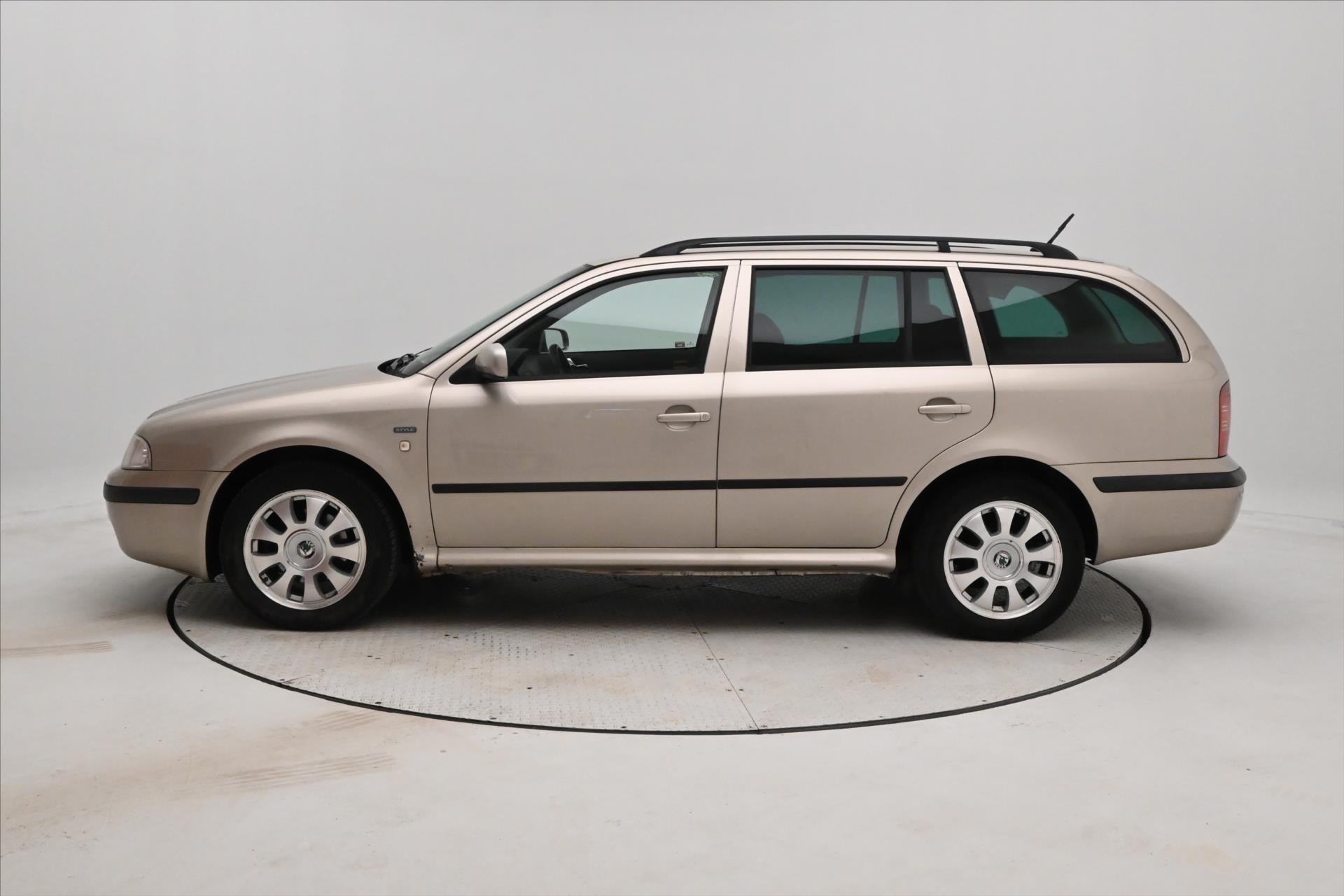 Hlavní fotografie vozu Škoda Octavia 1,9 TDI 81 kW Ambition Tažné (8)