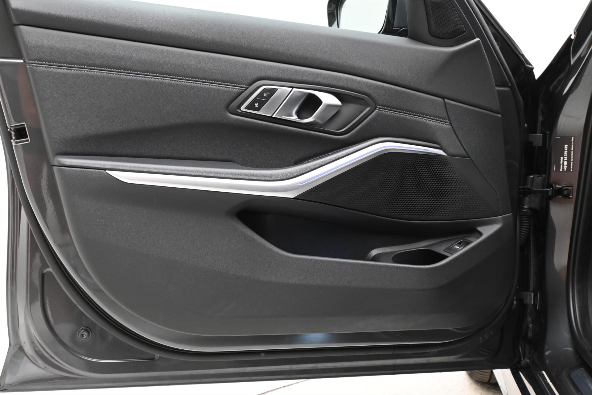 Hlavní fotografie vozu BMW Řada 3 2,0 320d 140kW STEPTRONIC Záruka až 5 let (25)