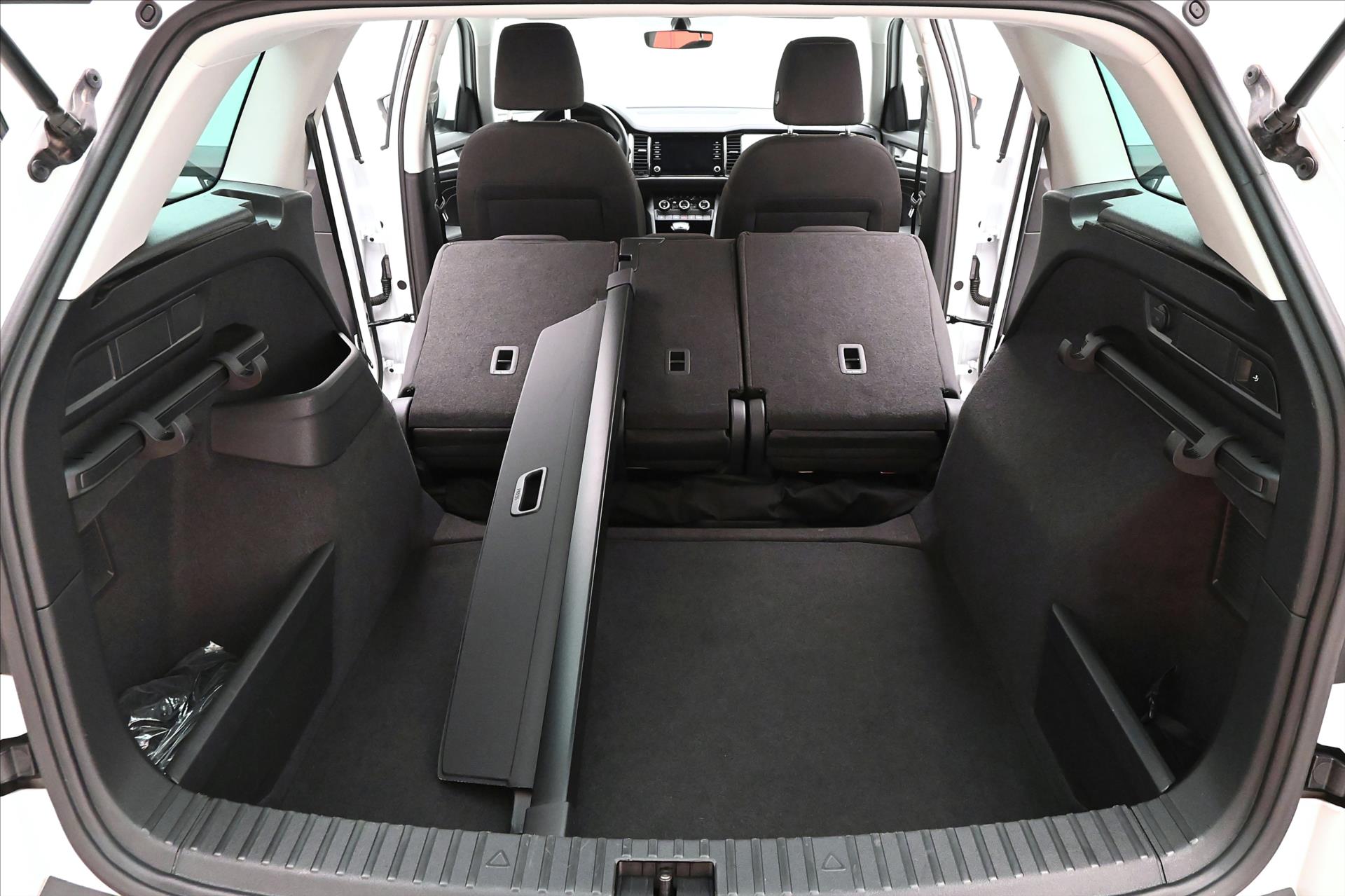 Hlavní fotografie vozu Škoda Kodiaq 1,5 TSI 110 kW DSG Ambition Záruka až 5 let (11)