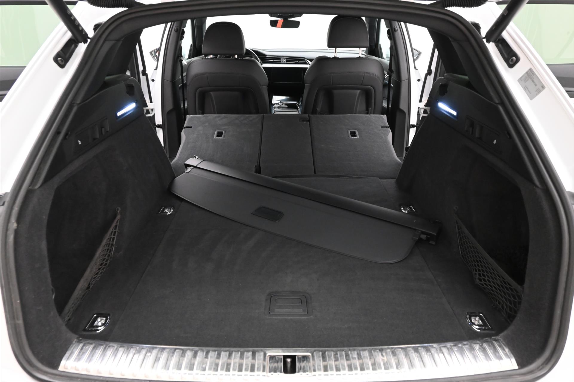 Hlavní fotografie vozu Audi e-tron 55 300 kW QUATTRO S-LINE Záruka až 3 roky (11)