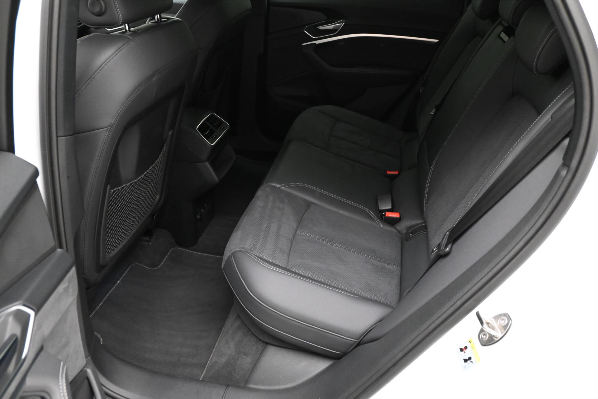 Hlavní fotografie vozu Audi e-tron 55 300 kW QUATTRO S-LINE Záruka až 3 roky (14)